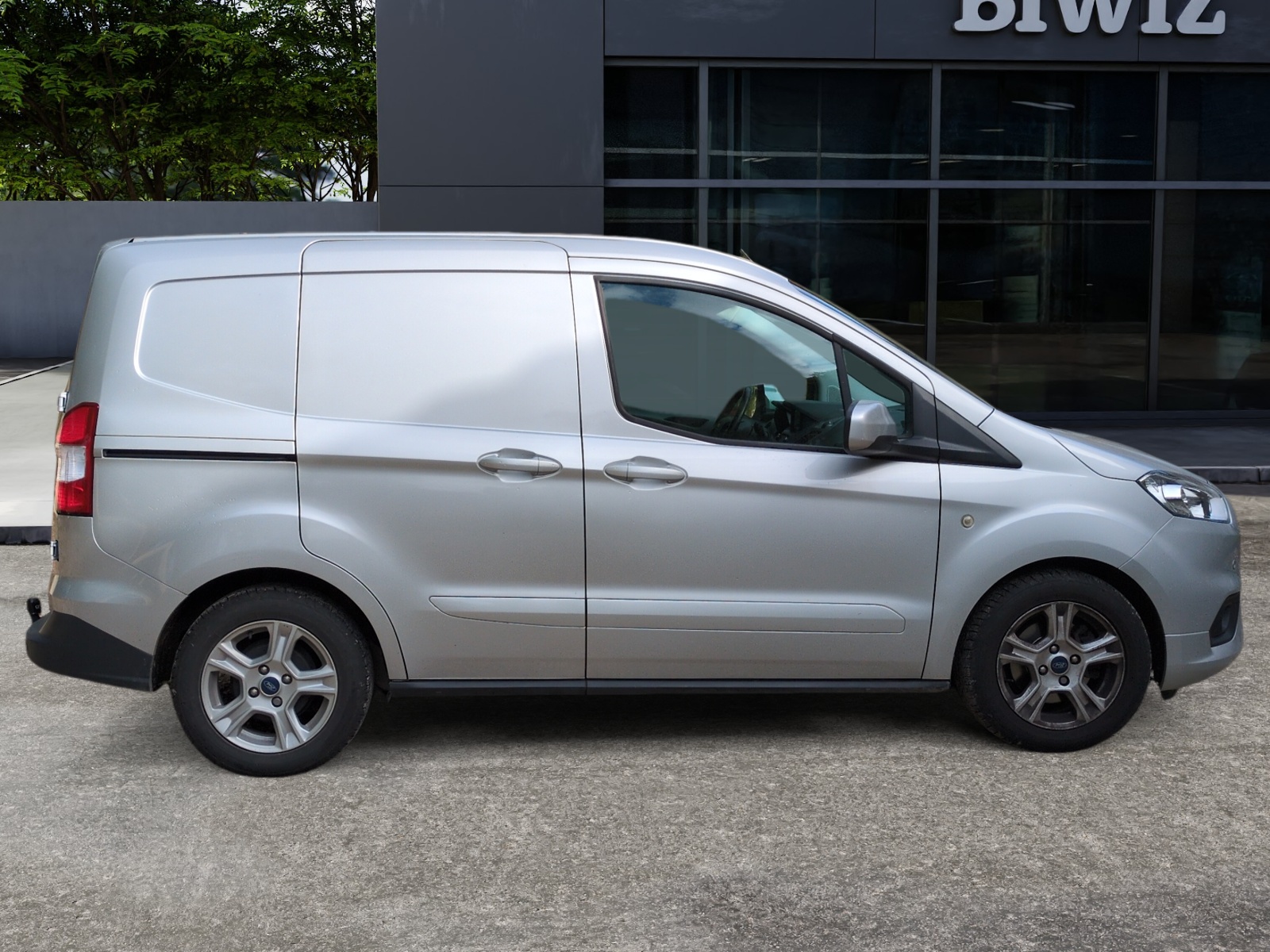 Ford Transit Courier 1