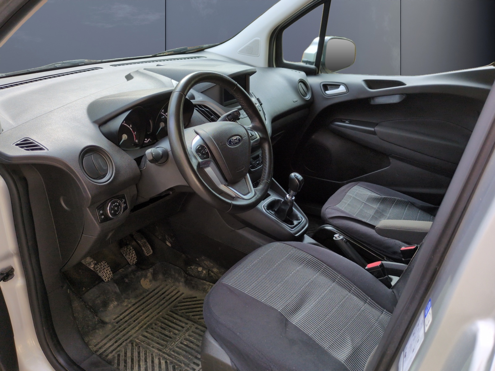 Ford Transit Courier 4