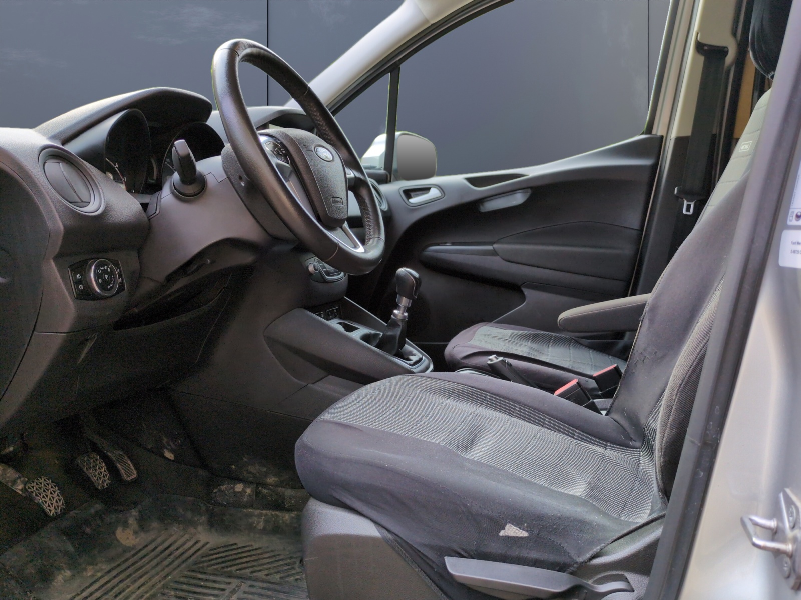 Ford Transit Courier 5