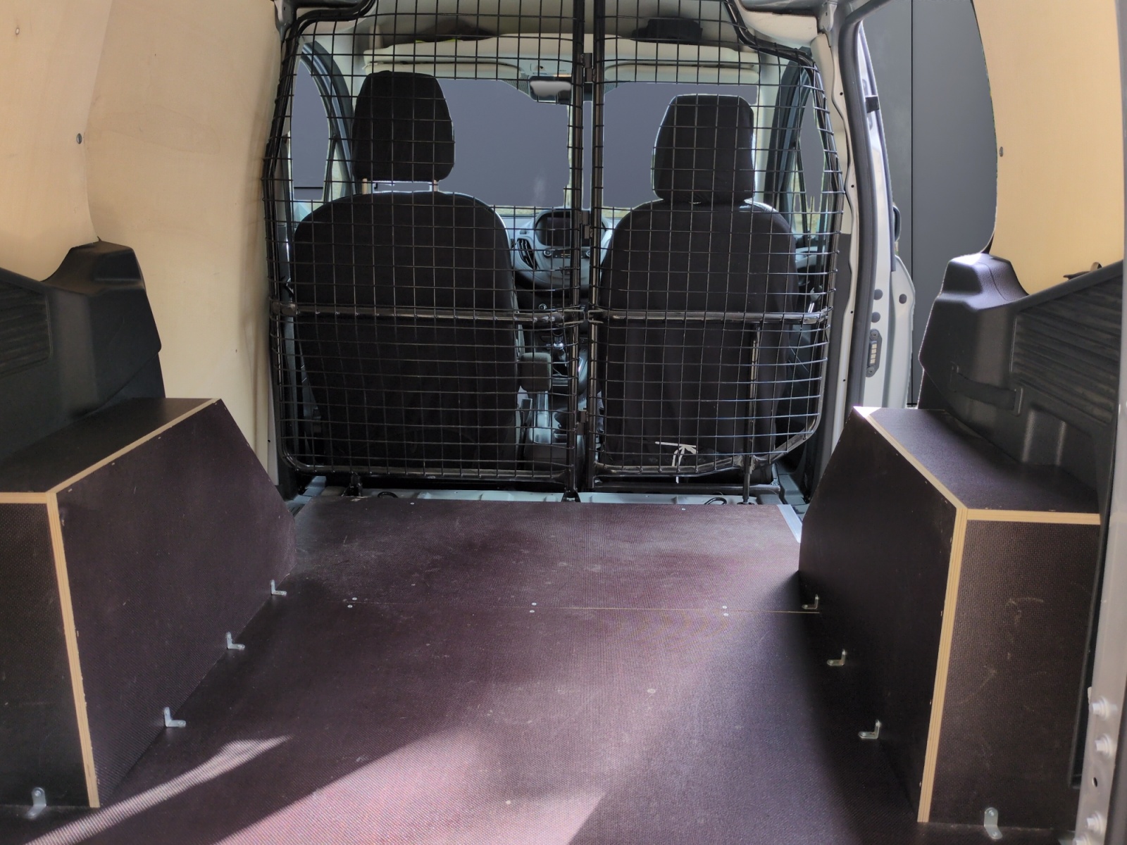 Ford Transit Courier 6