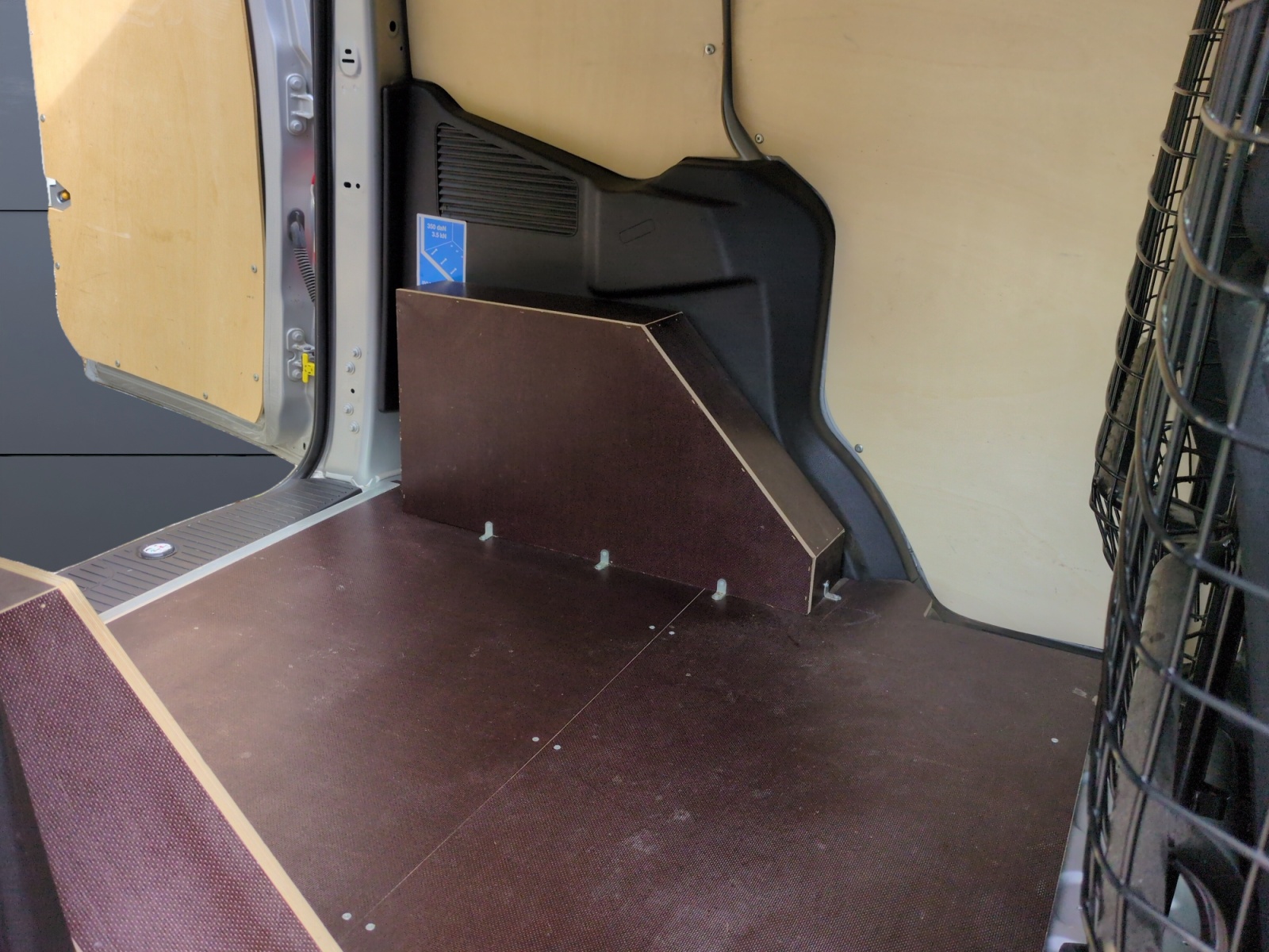 Ford Transit Courier 7