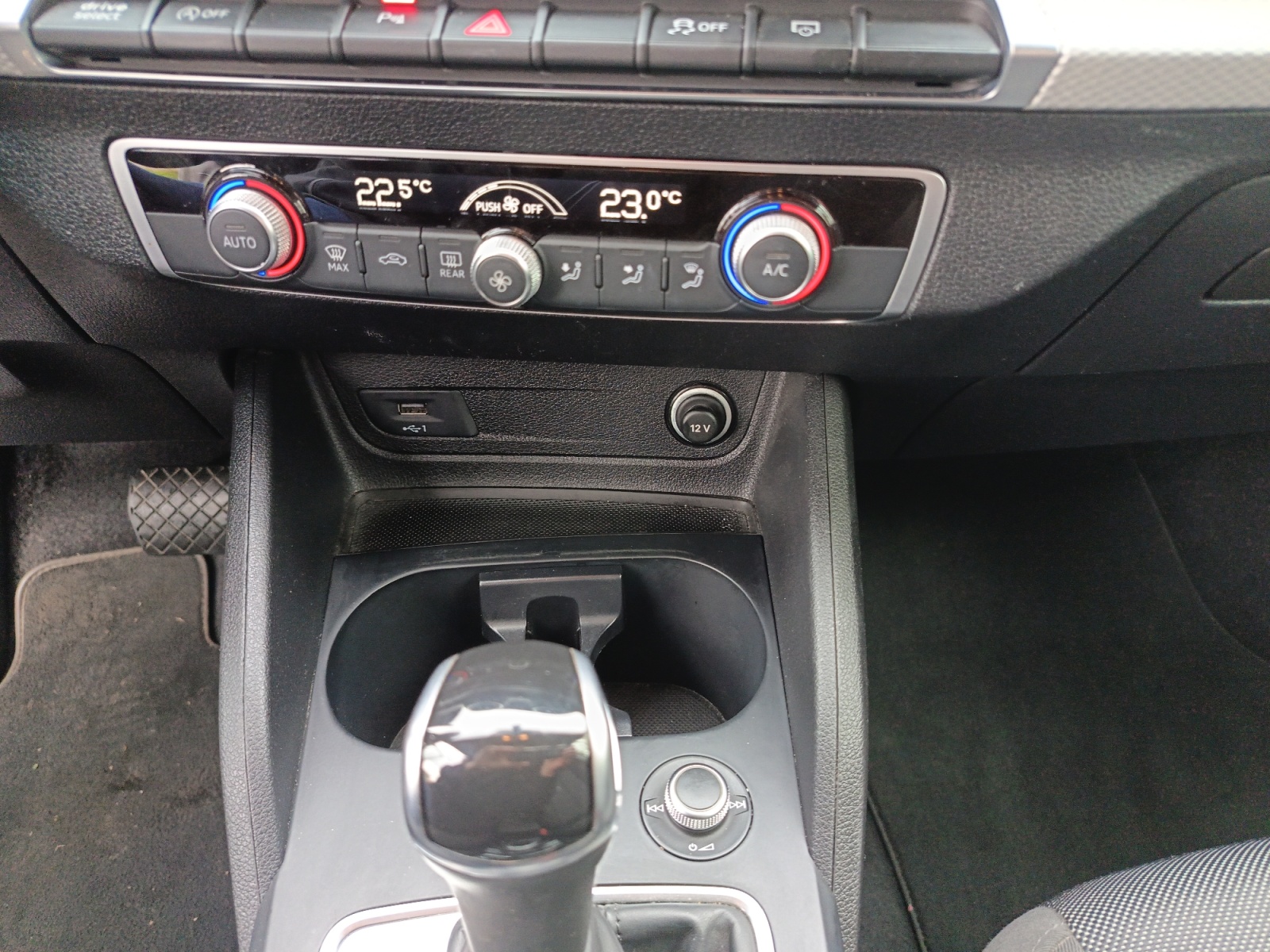 Audi Q2 24