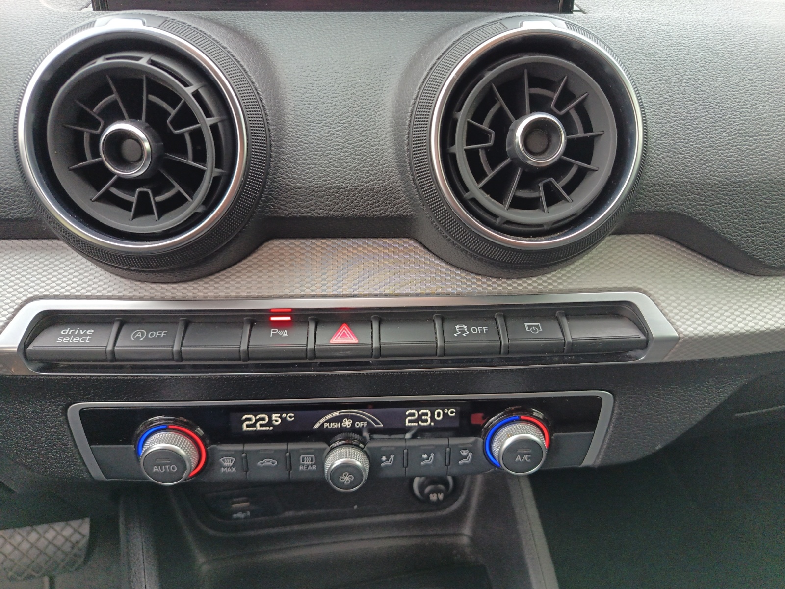 Audi Q2 27