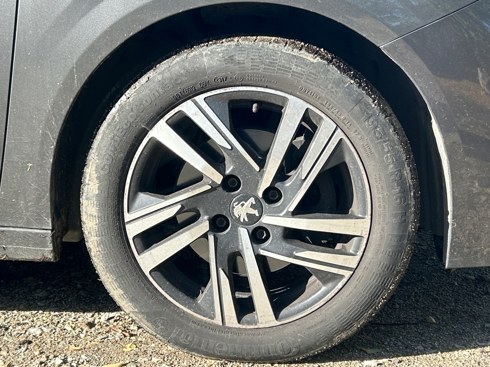 Peugeot 208 36