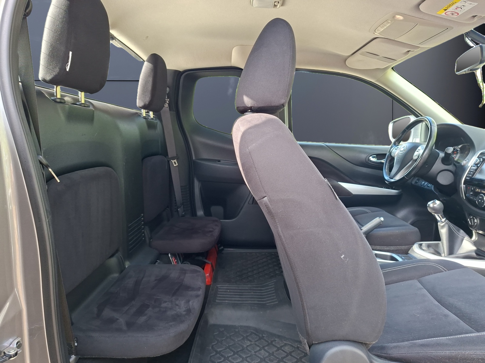 Nissan Np300 Navara 11