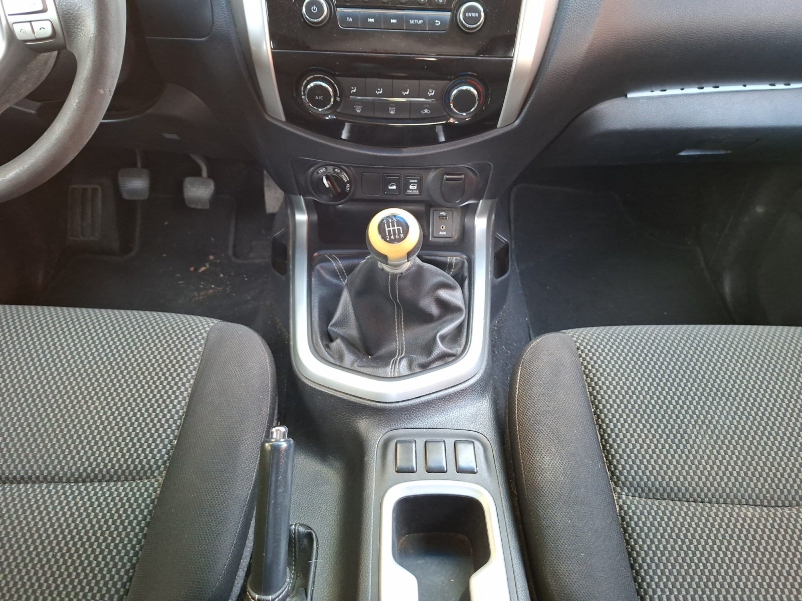 Nissan Np300 Navara 23