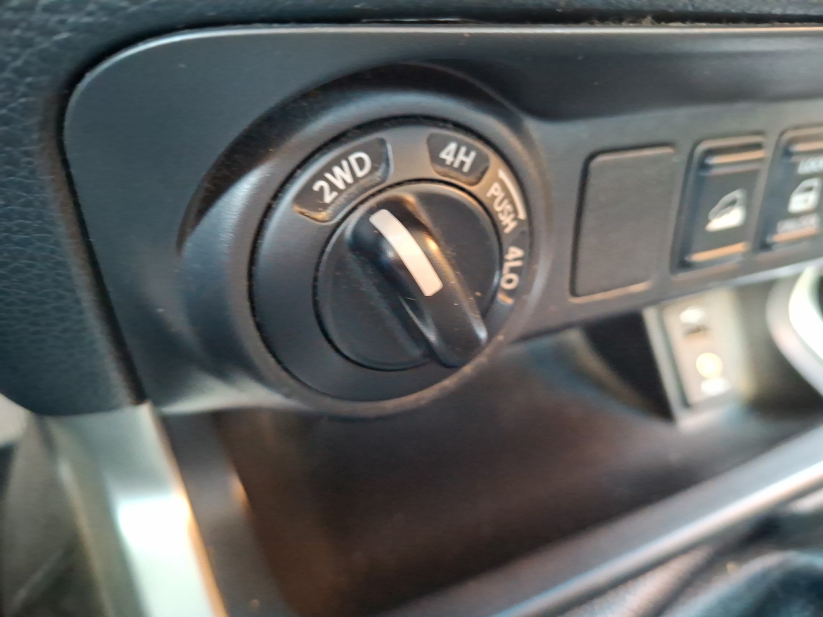 Nissan Np300 Navara 21