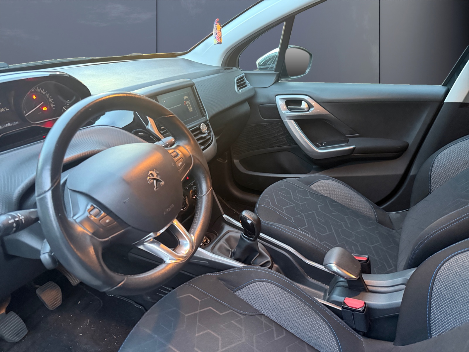 Peugeot 2008 8