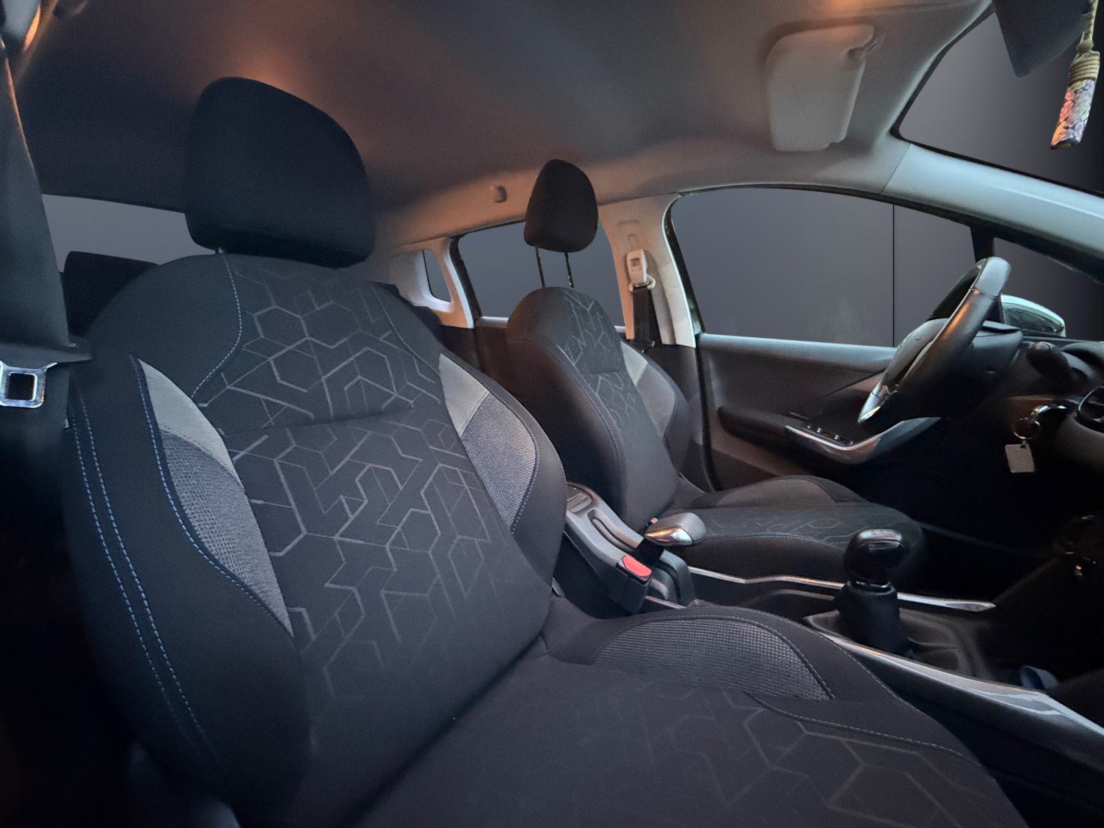 Peugeot 2008 13