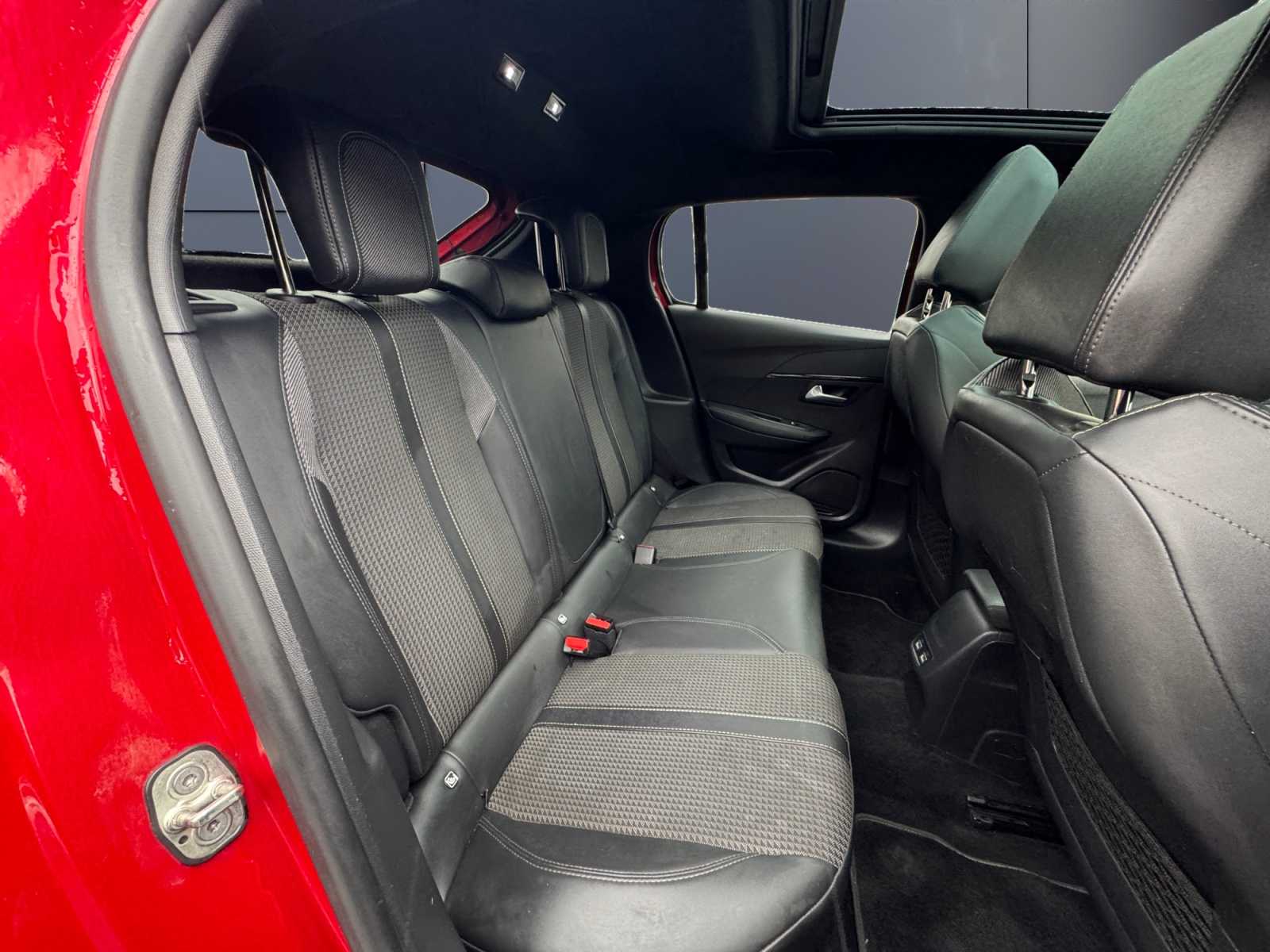 Peugeot 208 11