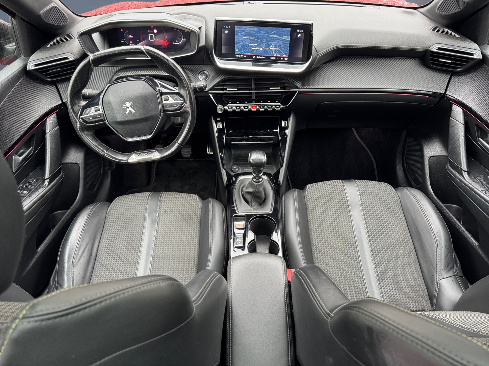 Peugeot 208 14