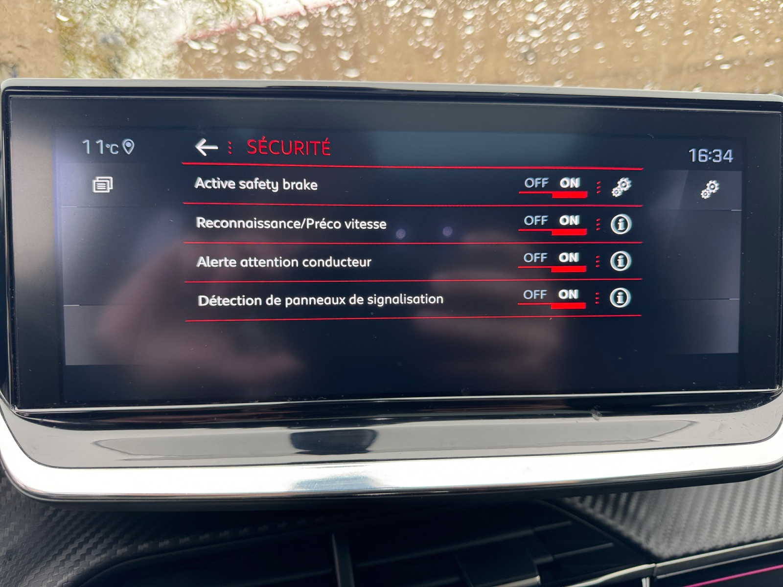 Peugeot 208 27