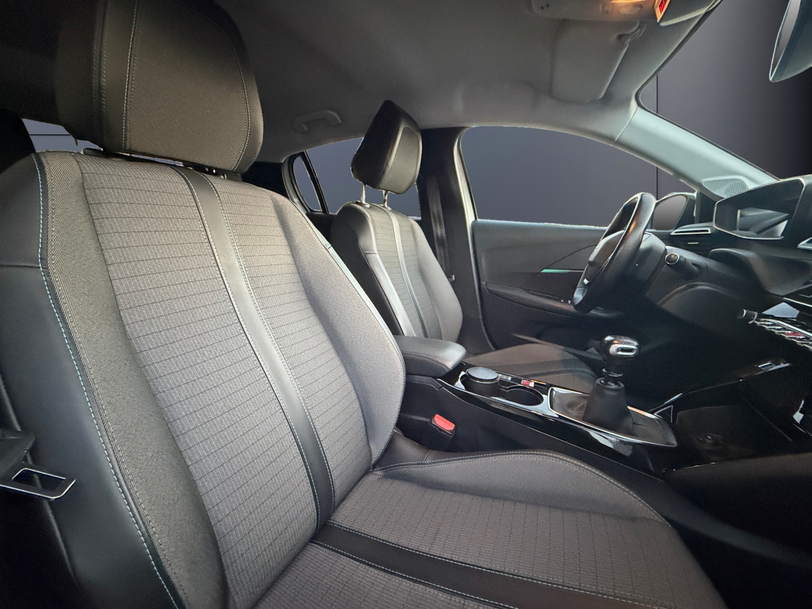 Peugeot 208 13