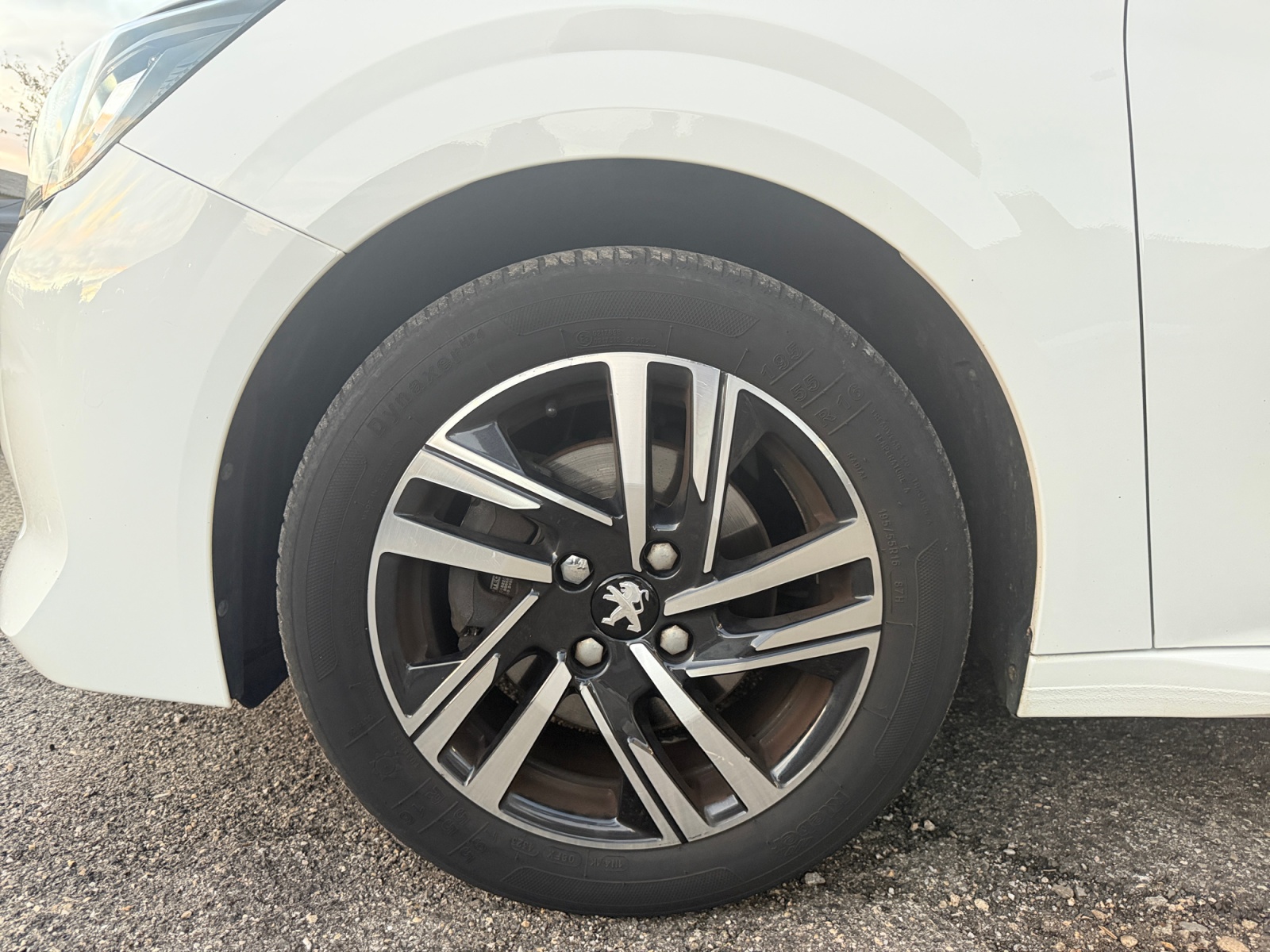 Peugeot 208 27