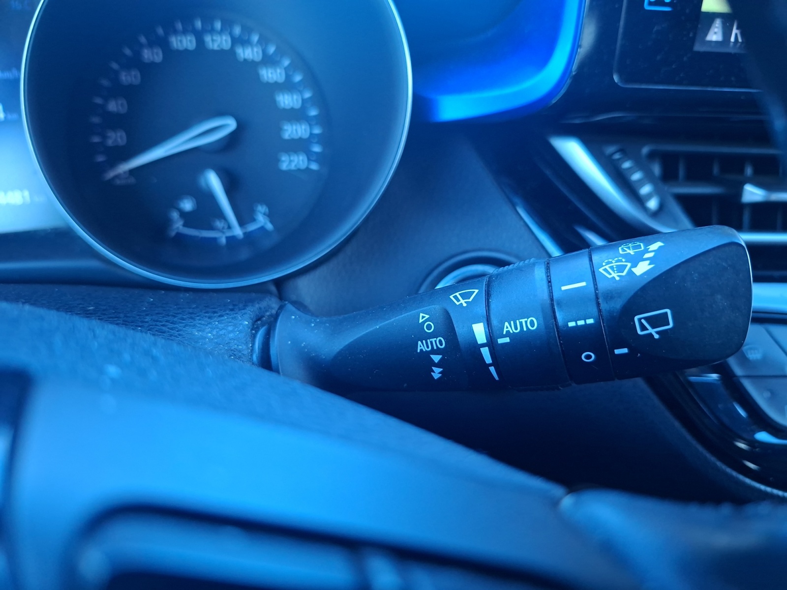 Toyota C-Hr 22