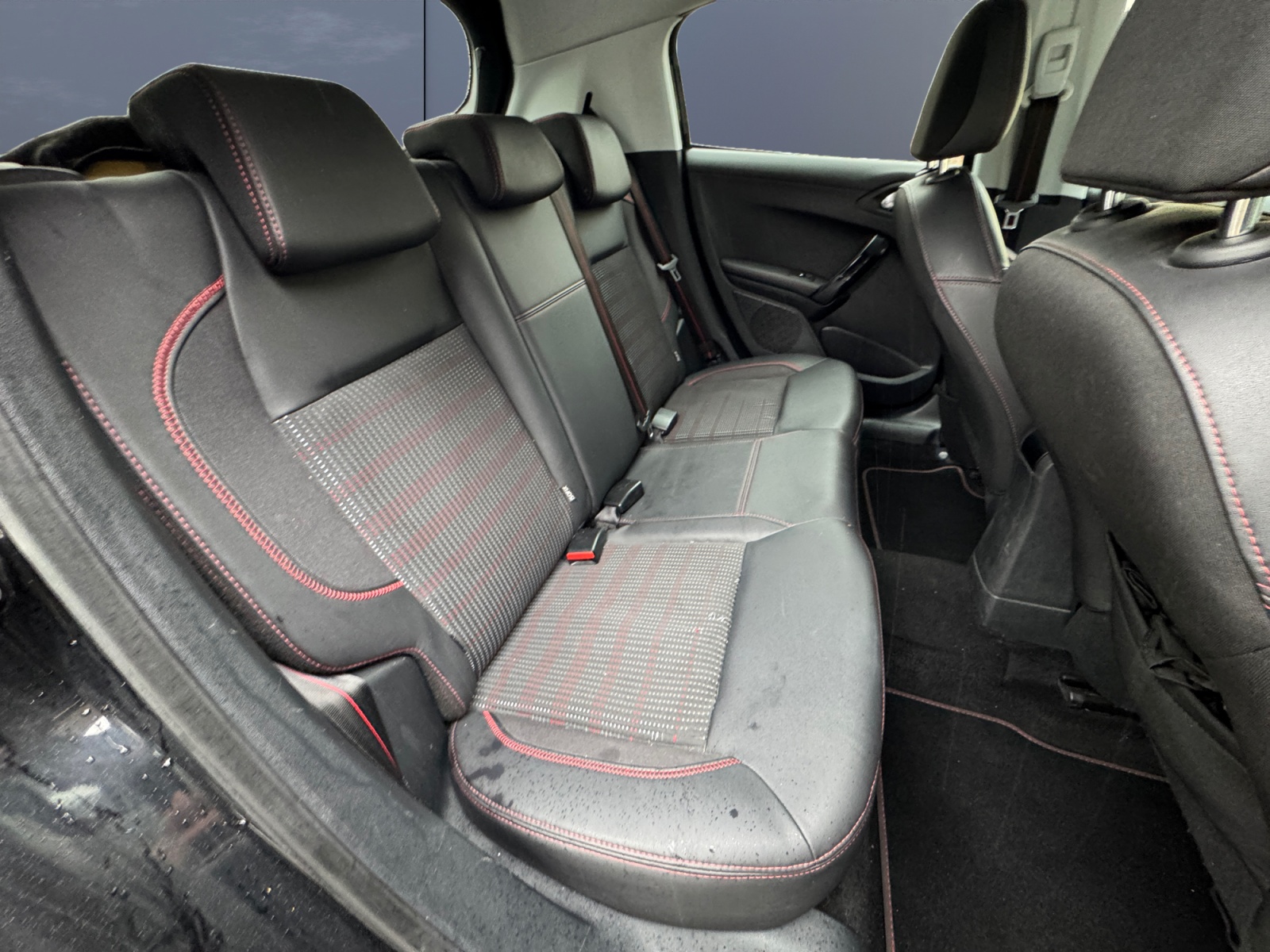 Peugeot 208 11