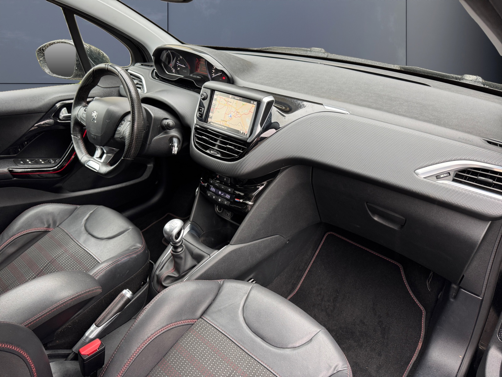 Peugeot 208 12