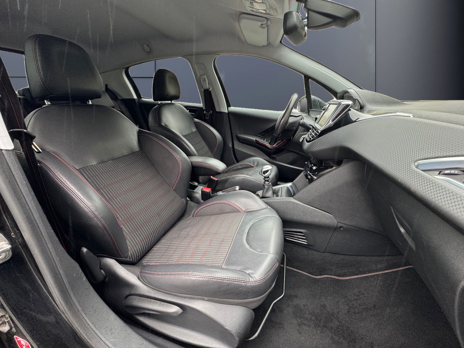 Peugeot 208 13
