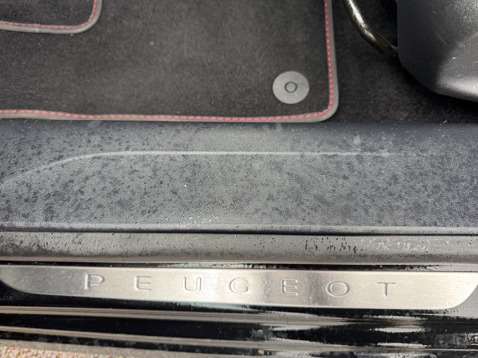 Peugeot 208 18