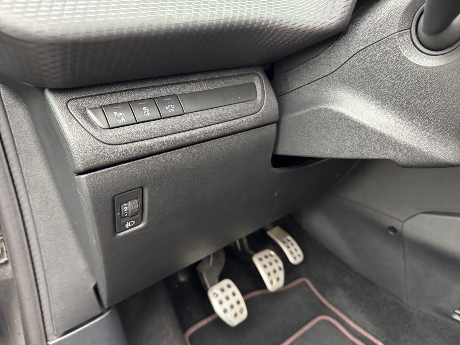 Peugeot 208 19