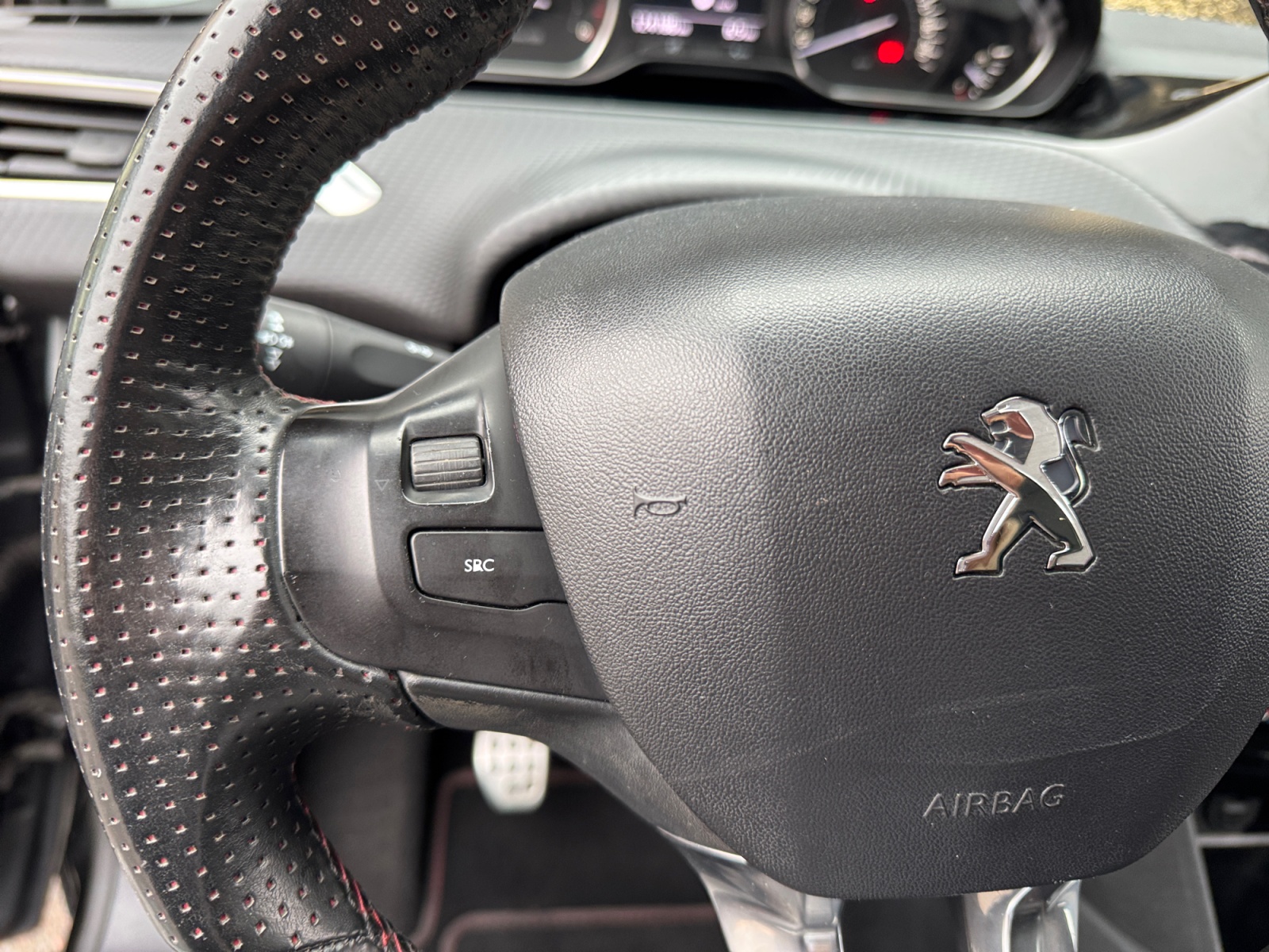 Peugeot 208 21