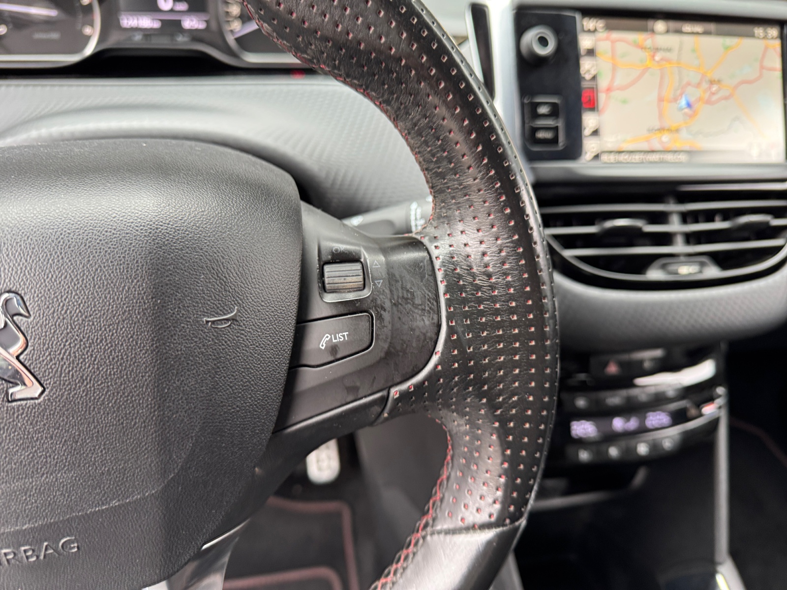 Peugeot 208 22