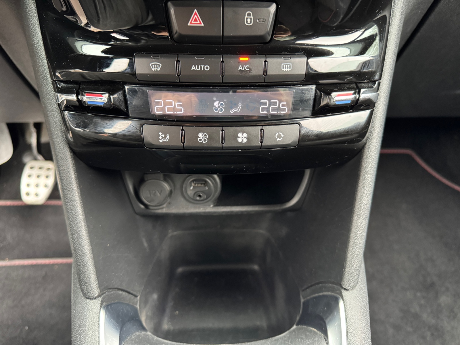 Peugeot 208 27