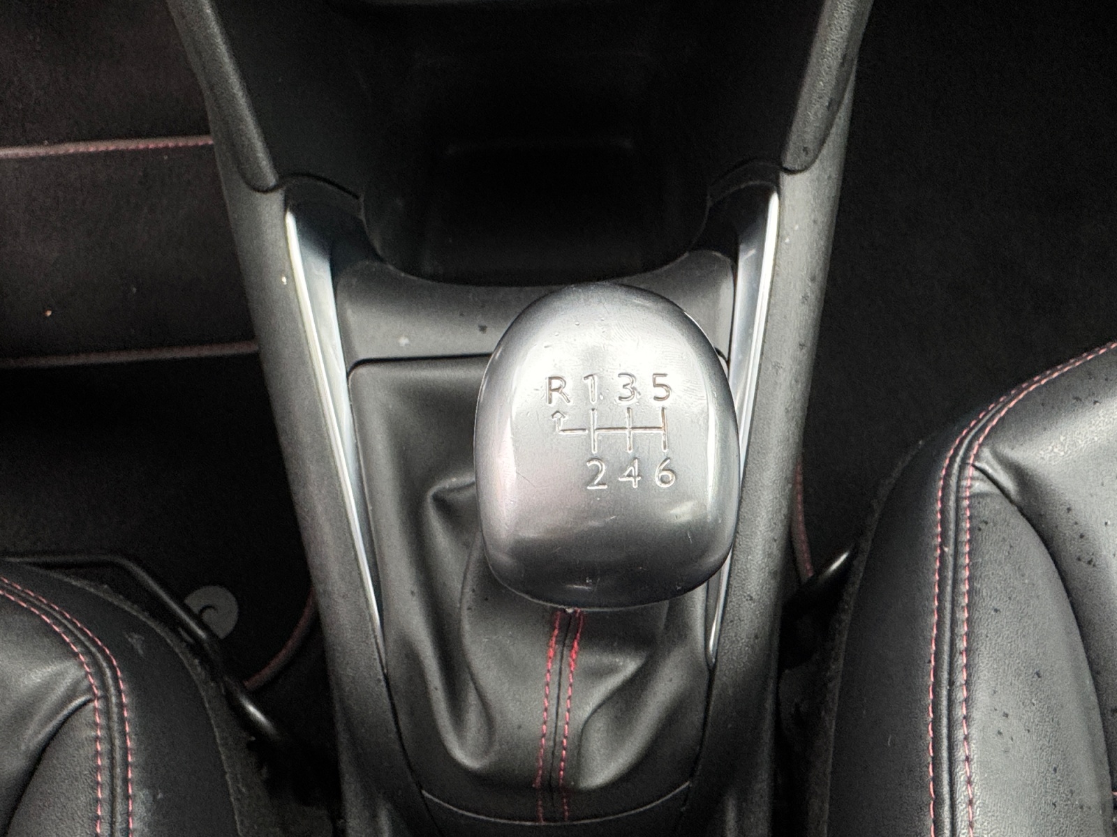 Peugeot 208 28