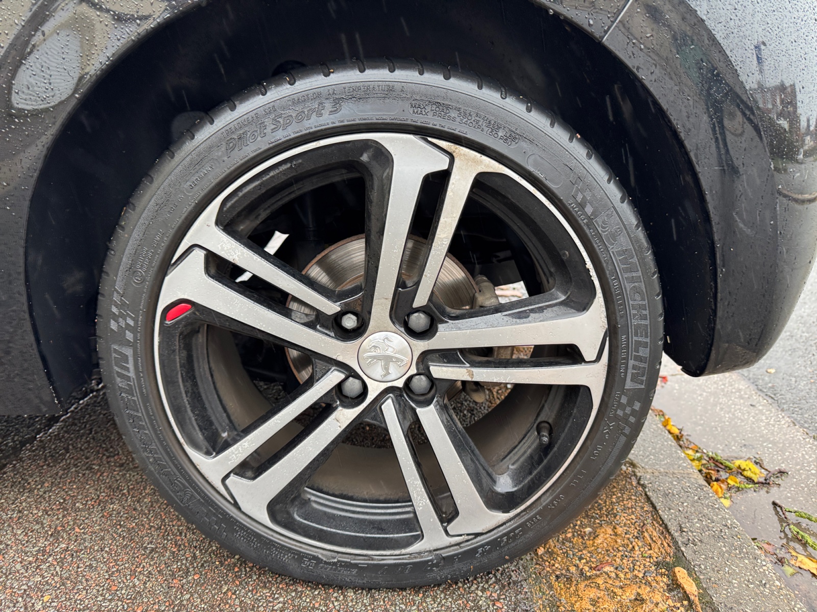Peugeot 208 33