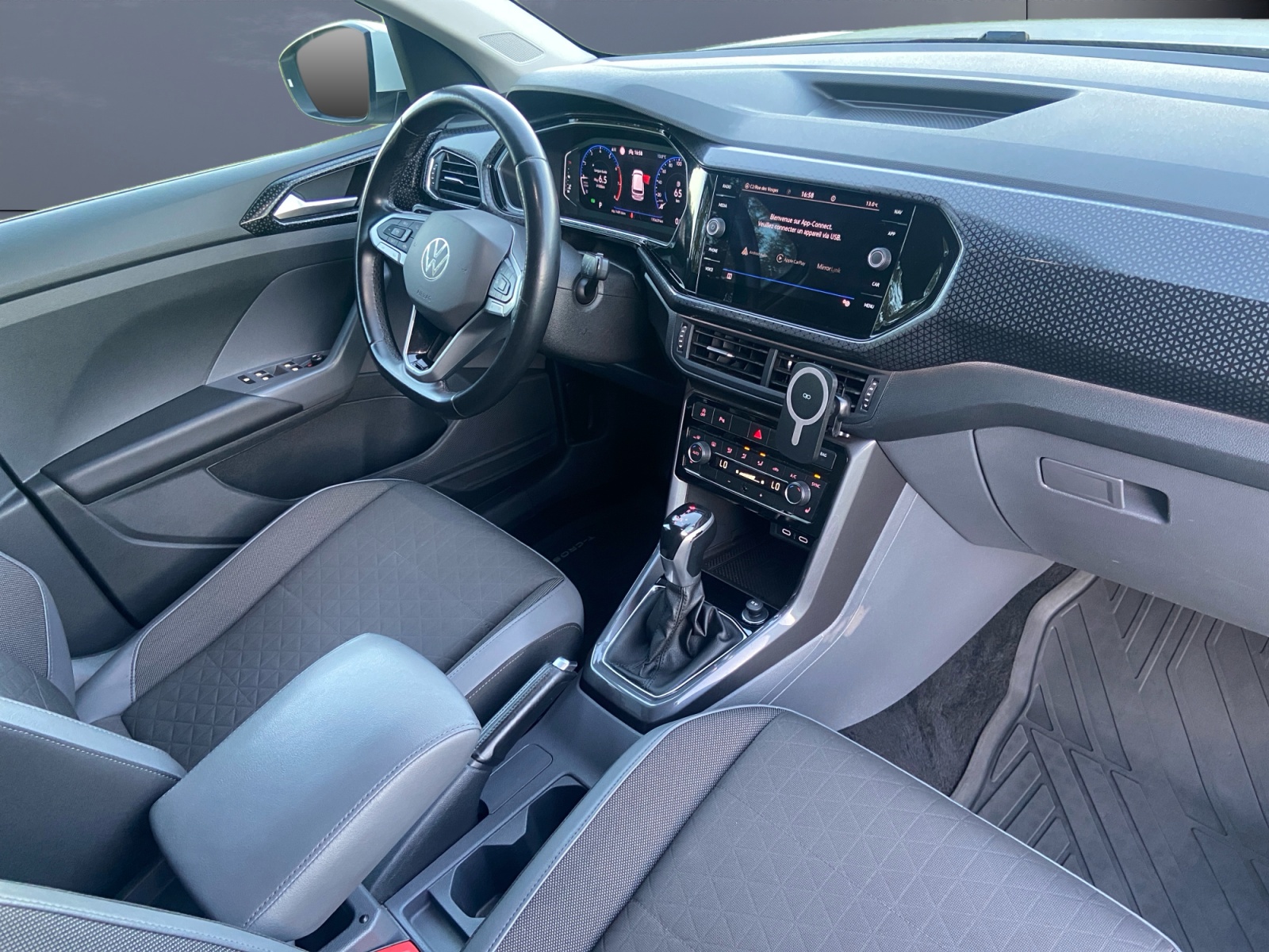 Volkswagen T-Cross 12