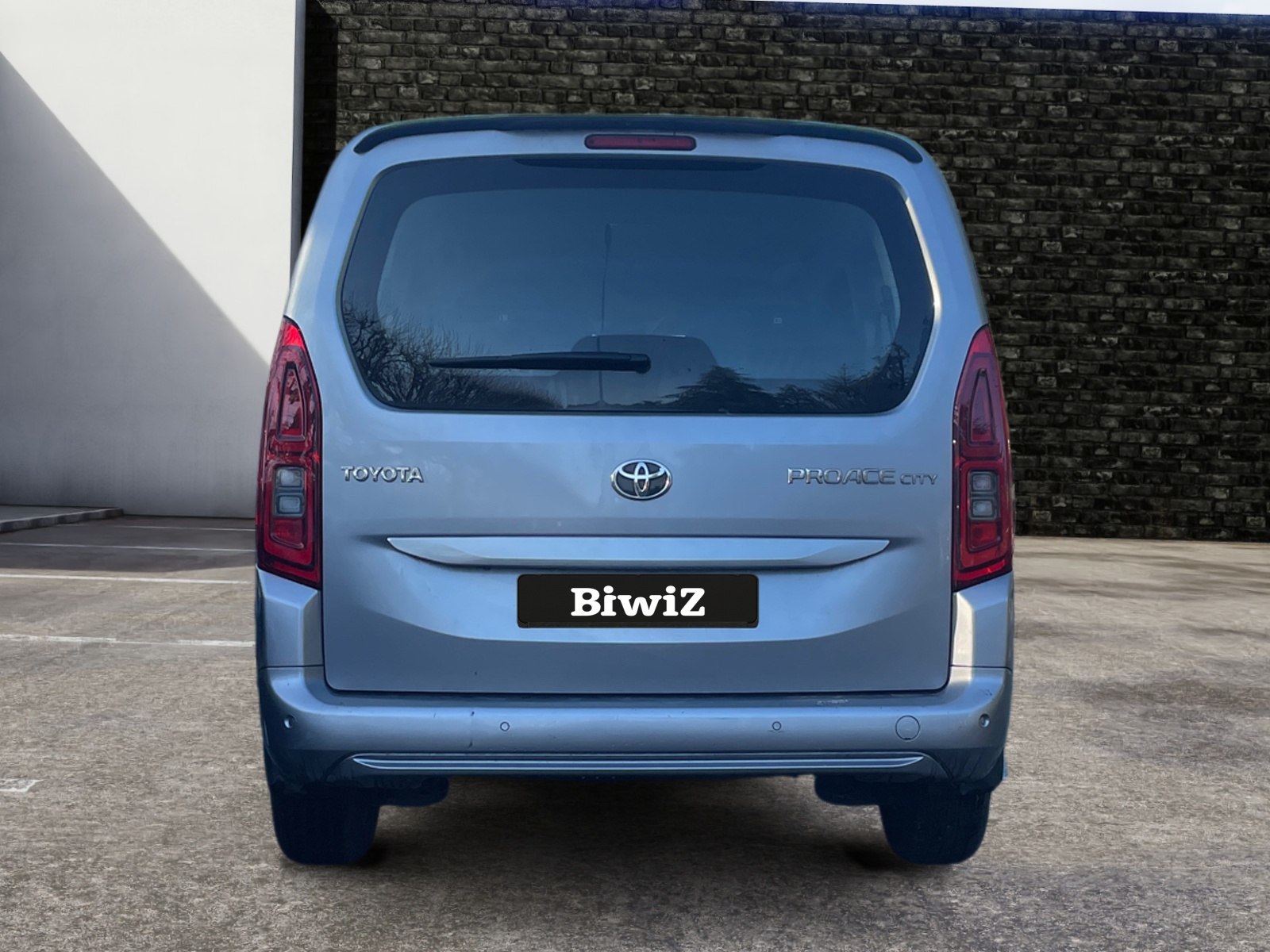 Toyota Pro Ace City Verso 3