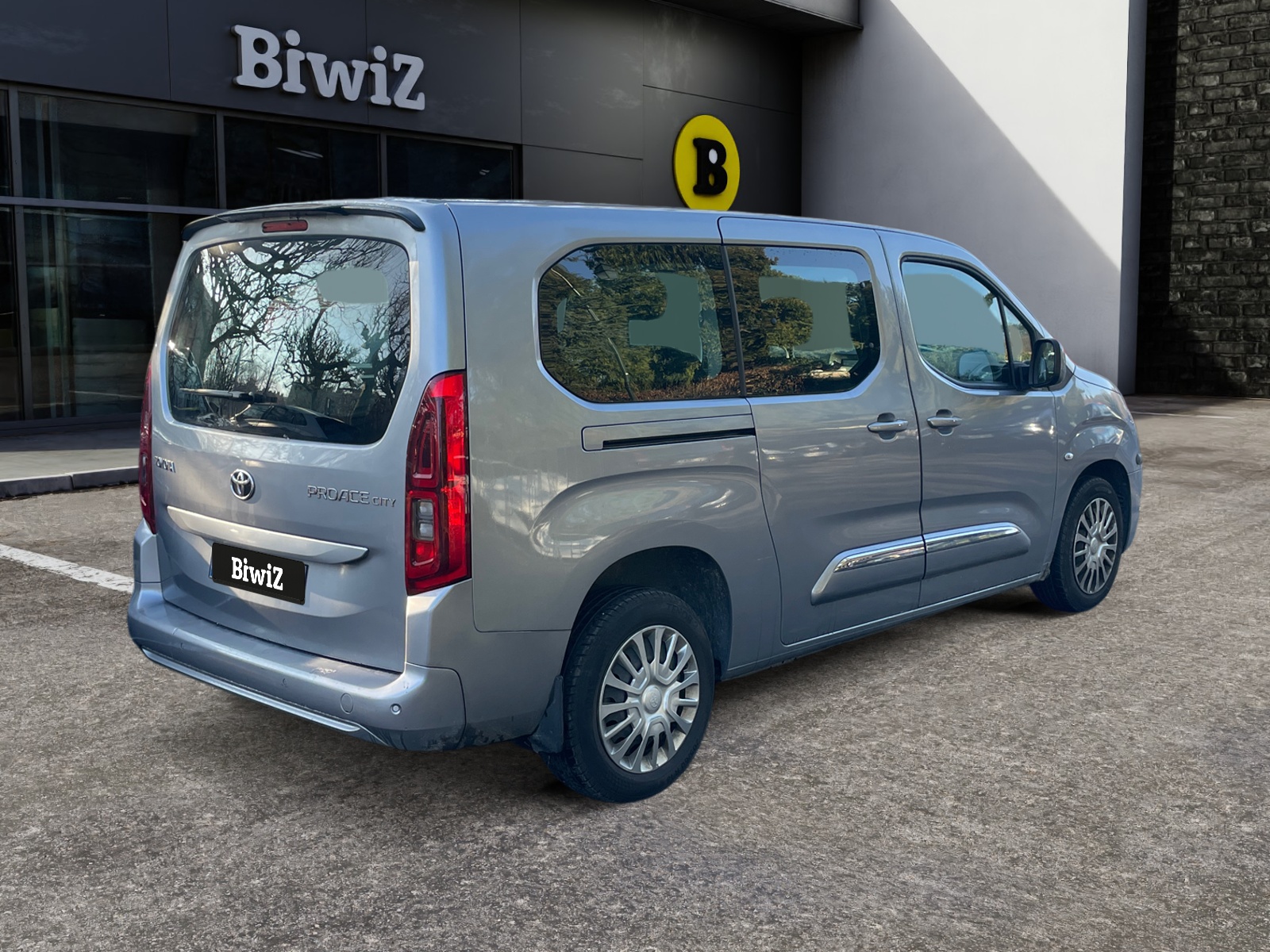 Toyota Pro Ace City Verso 4