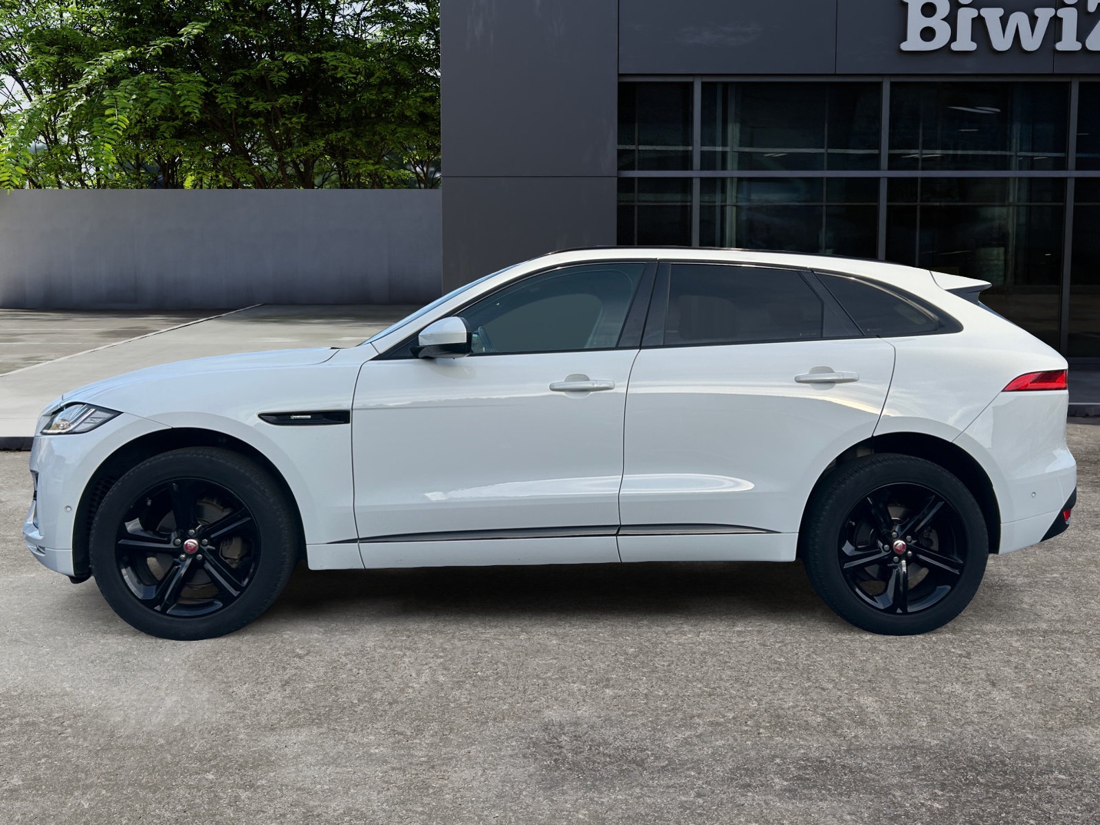Jaguar F-Pace 1
