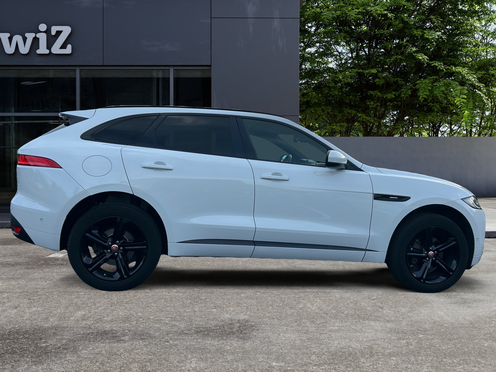 Jaguar F-Pace 5