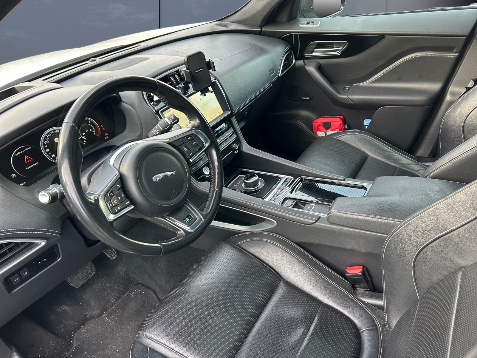 Jaguar F-Pace 8