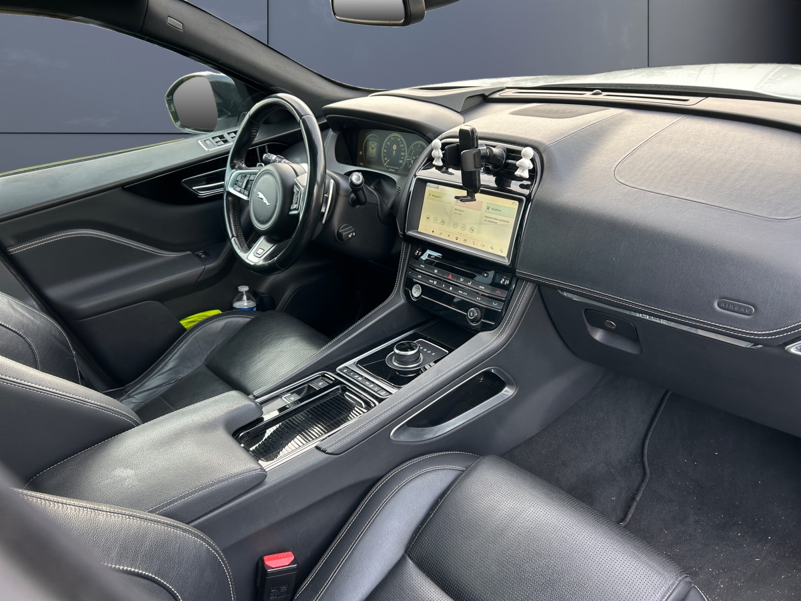 Jaguar F-Pace 12