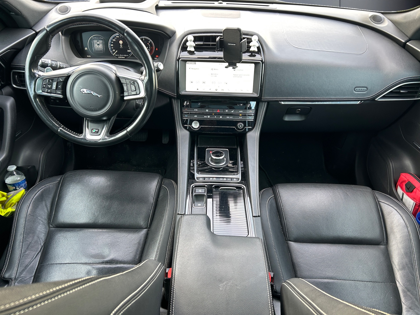 Jaguar F-Pace 14
