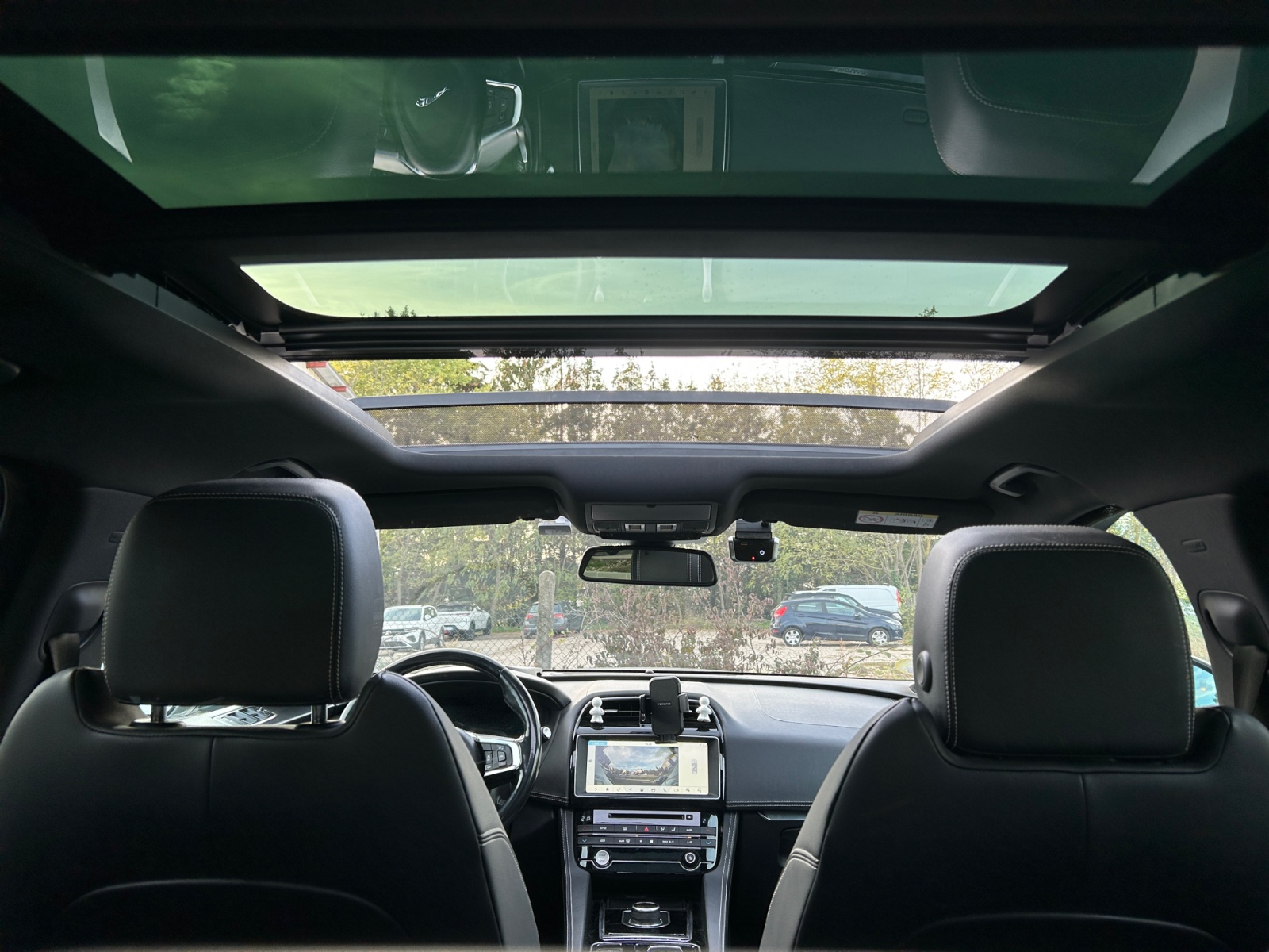 Jaguar F-Pace 31
