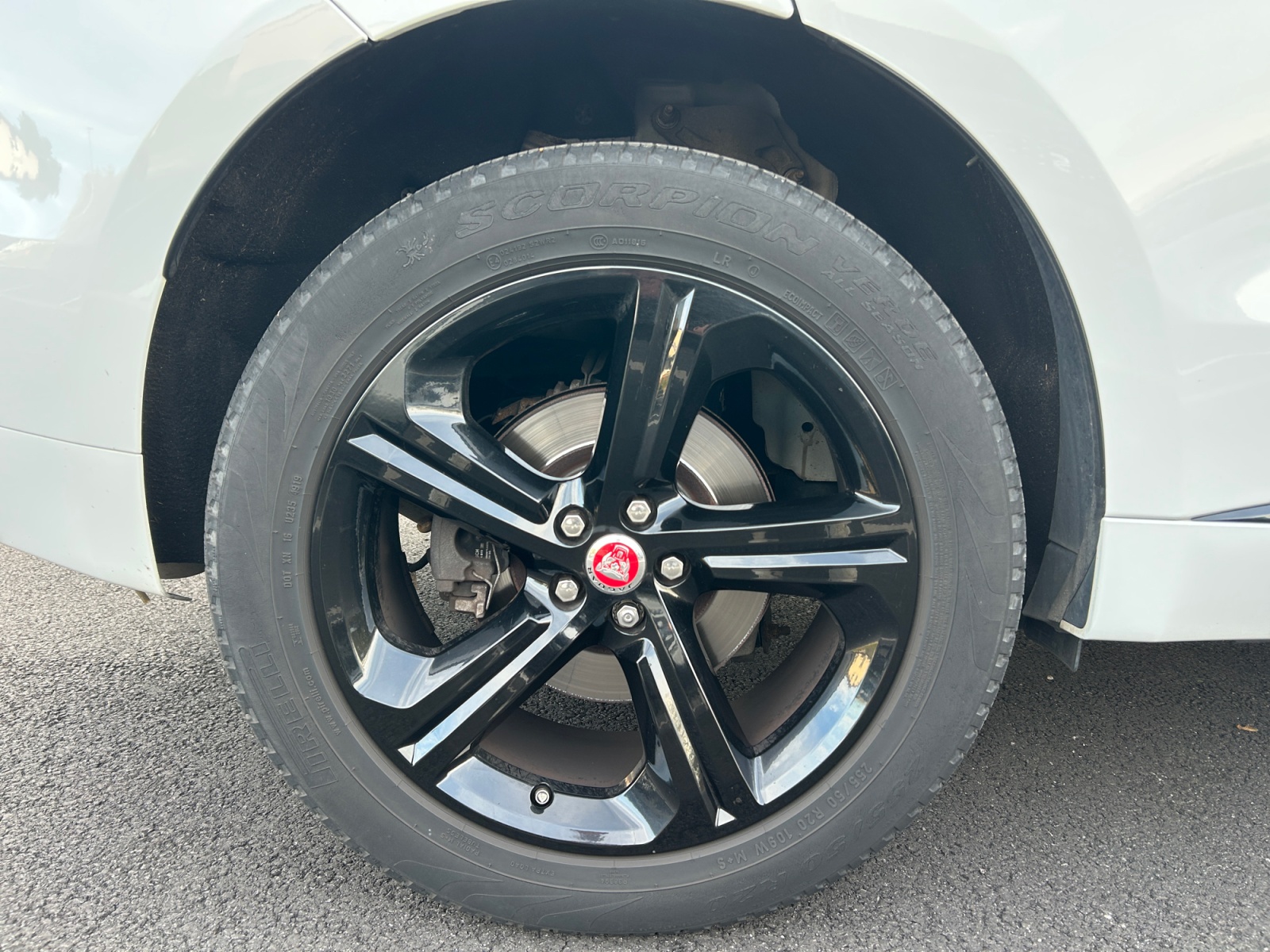 Jaguar F-Pace 39