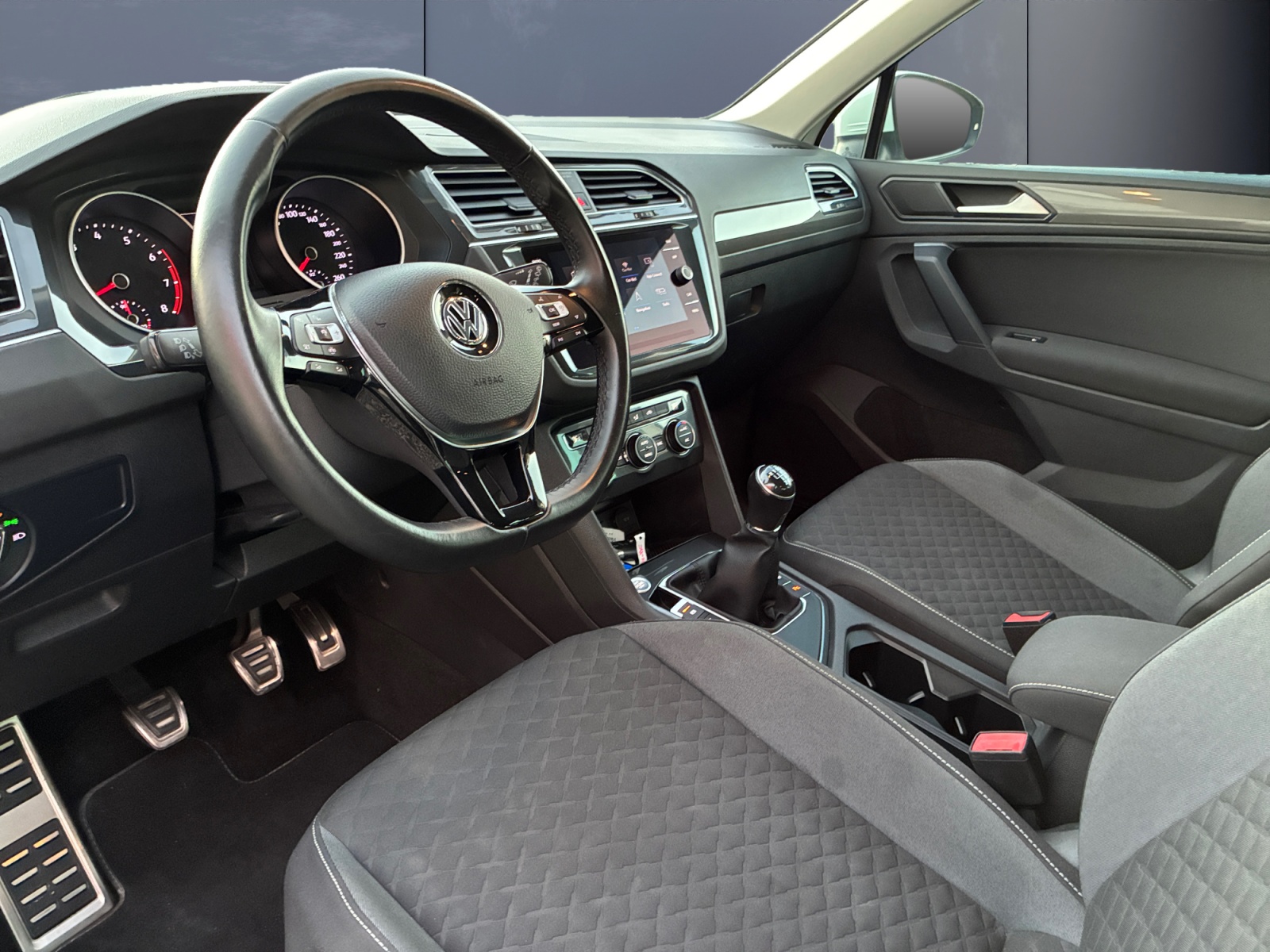 Volkswagen Tiguan 8