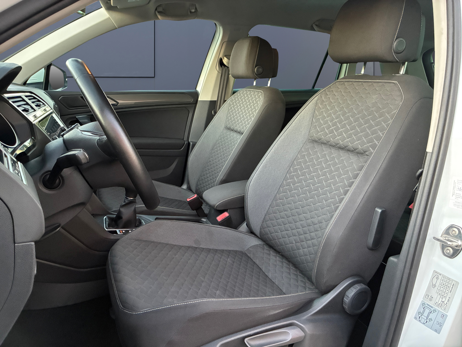 Volkswagen Tiguan 9
