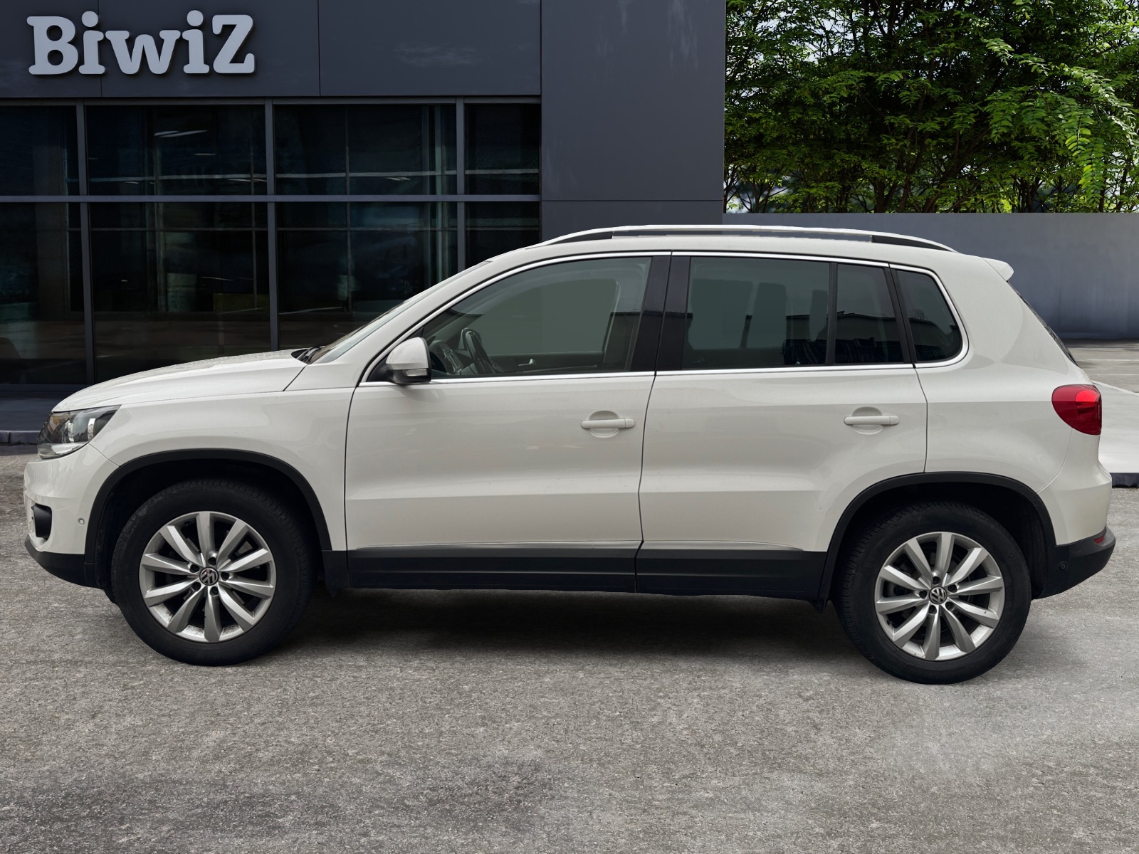 Volkswagen Tiguan 1