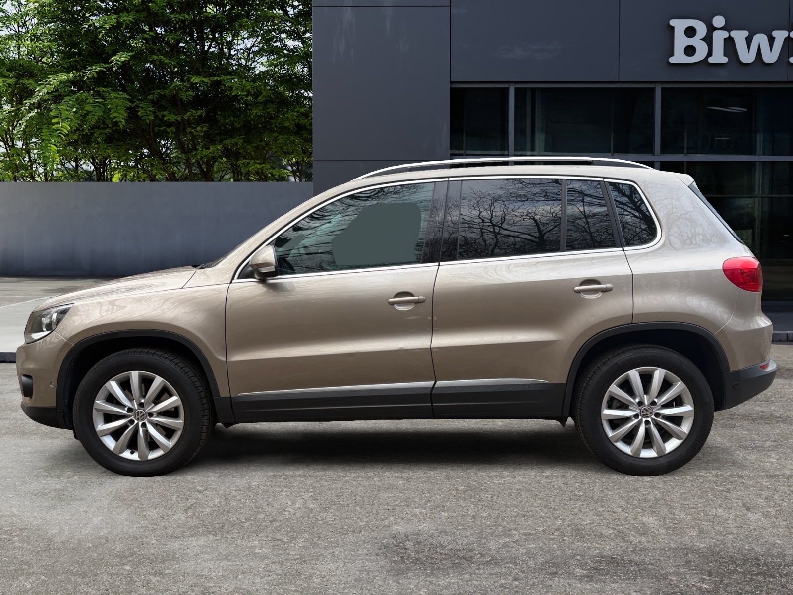 Volkswagen Tiguan 1
