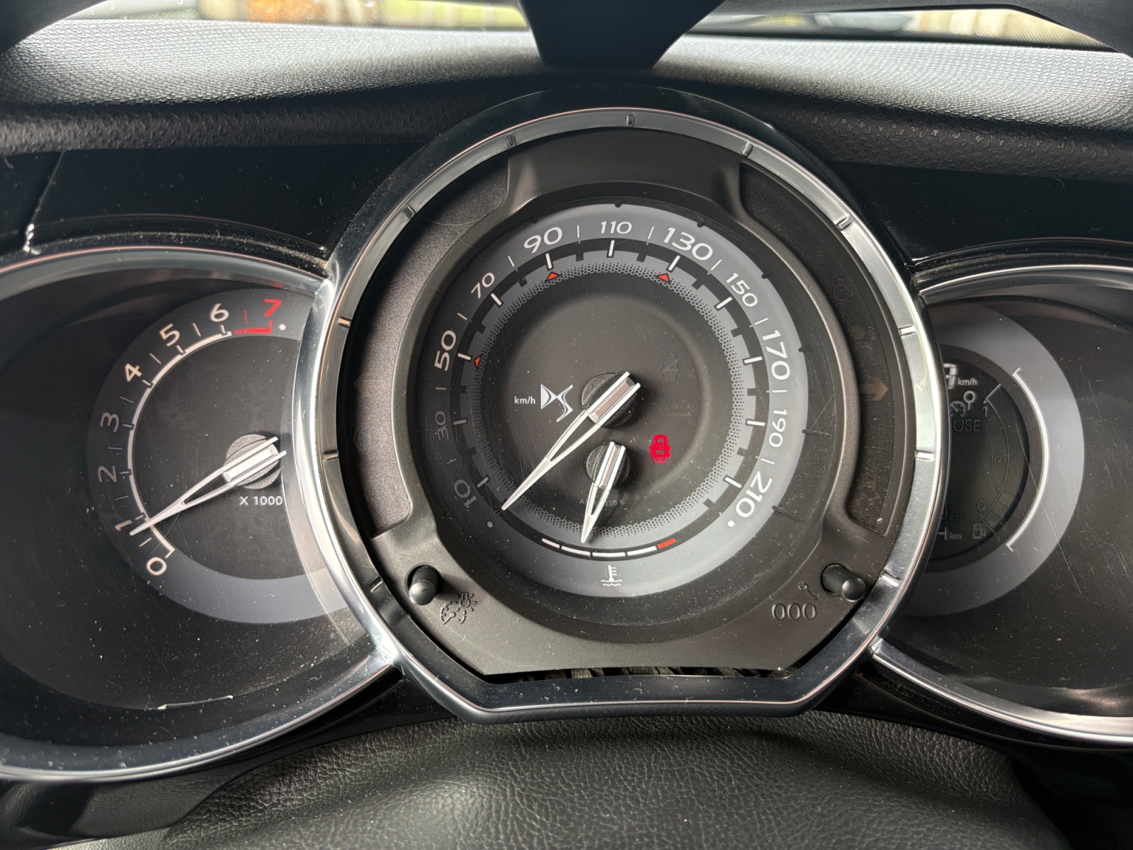 Ds Automobiles Ds 3 16