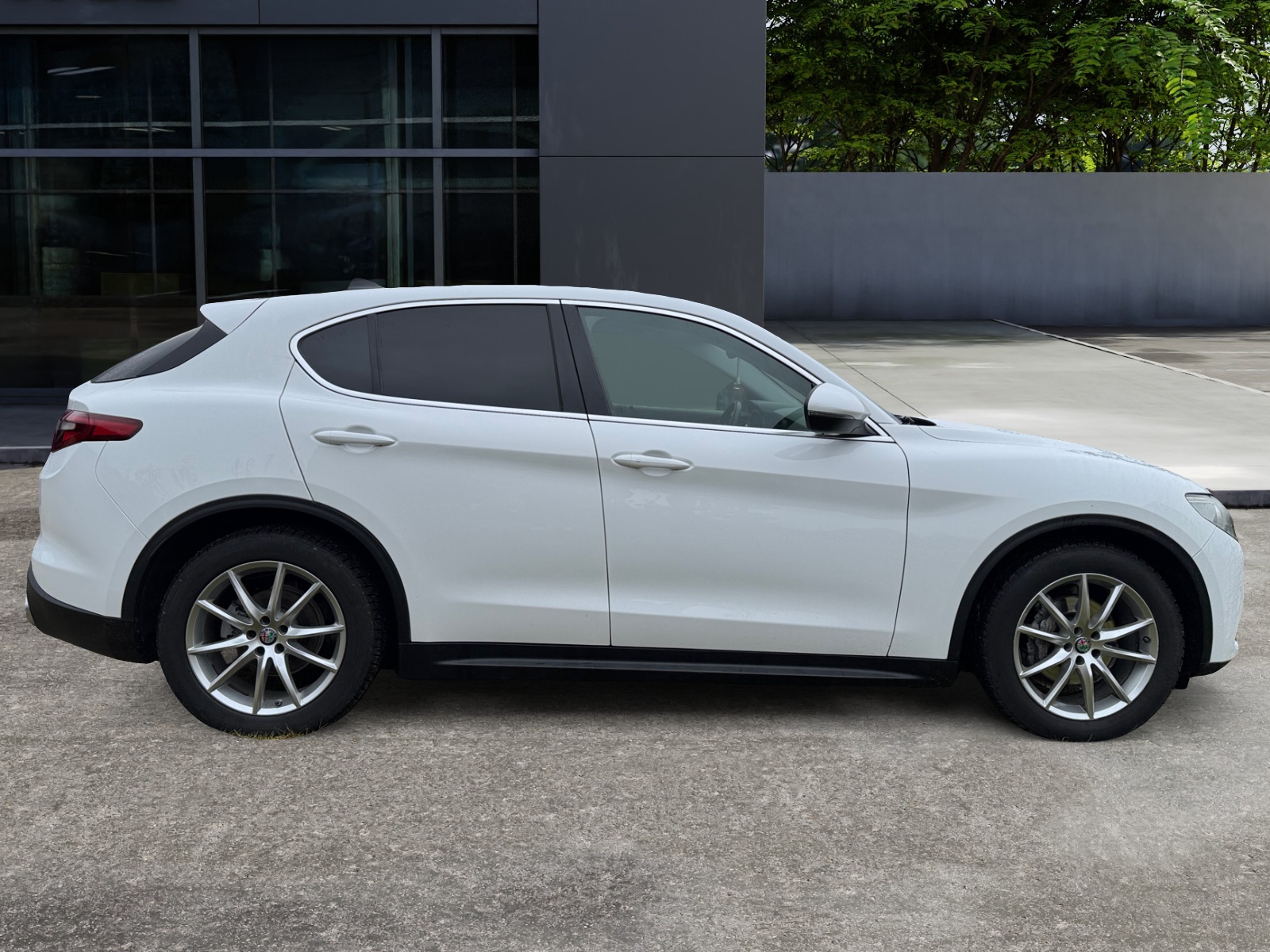 Alfa Romeo Stelvio 5
