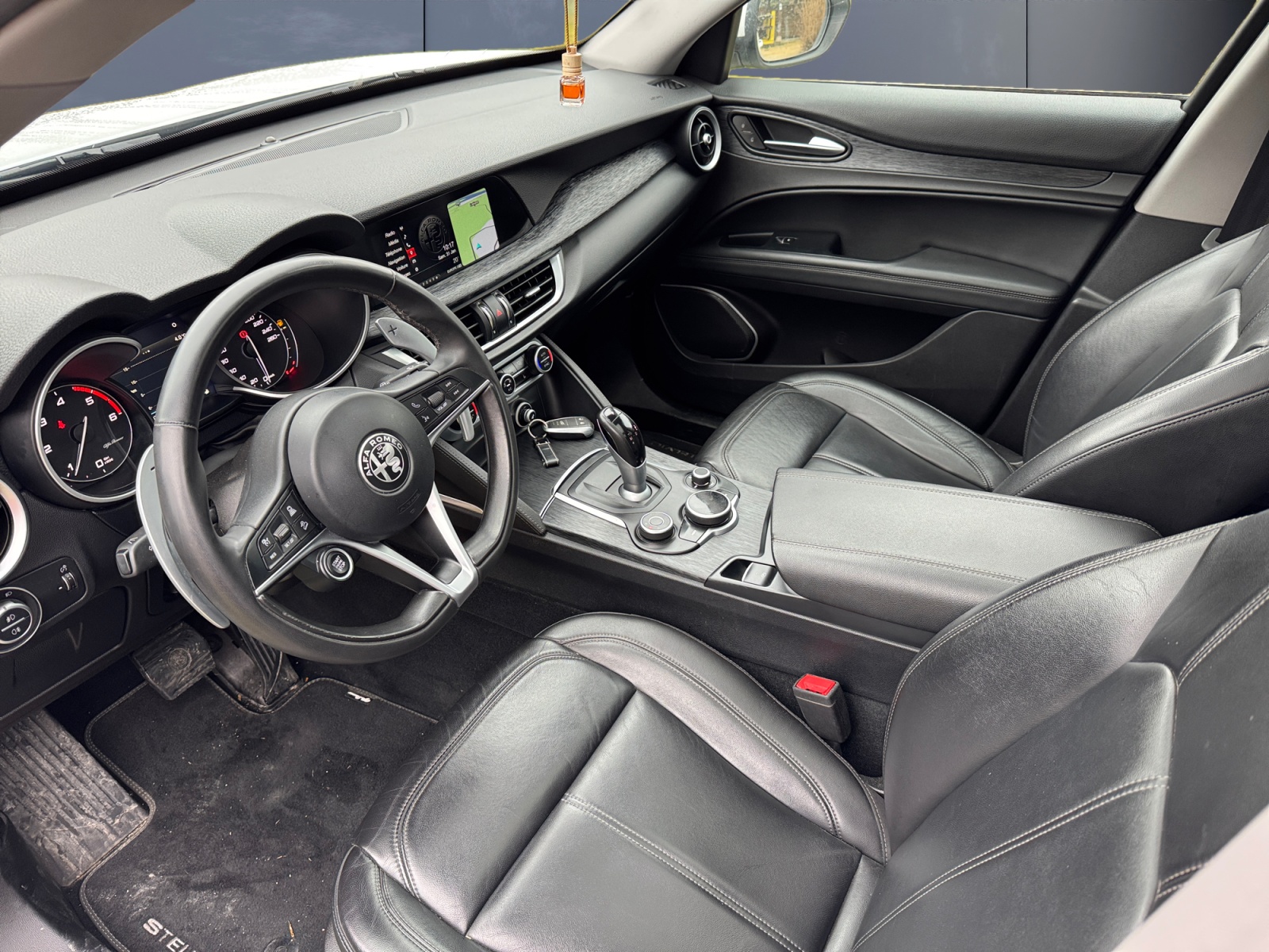 Alfa Romeo Stelvio 8