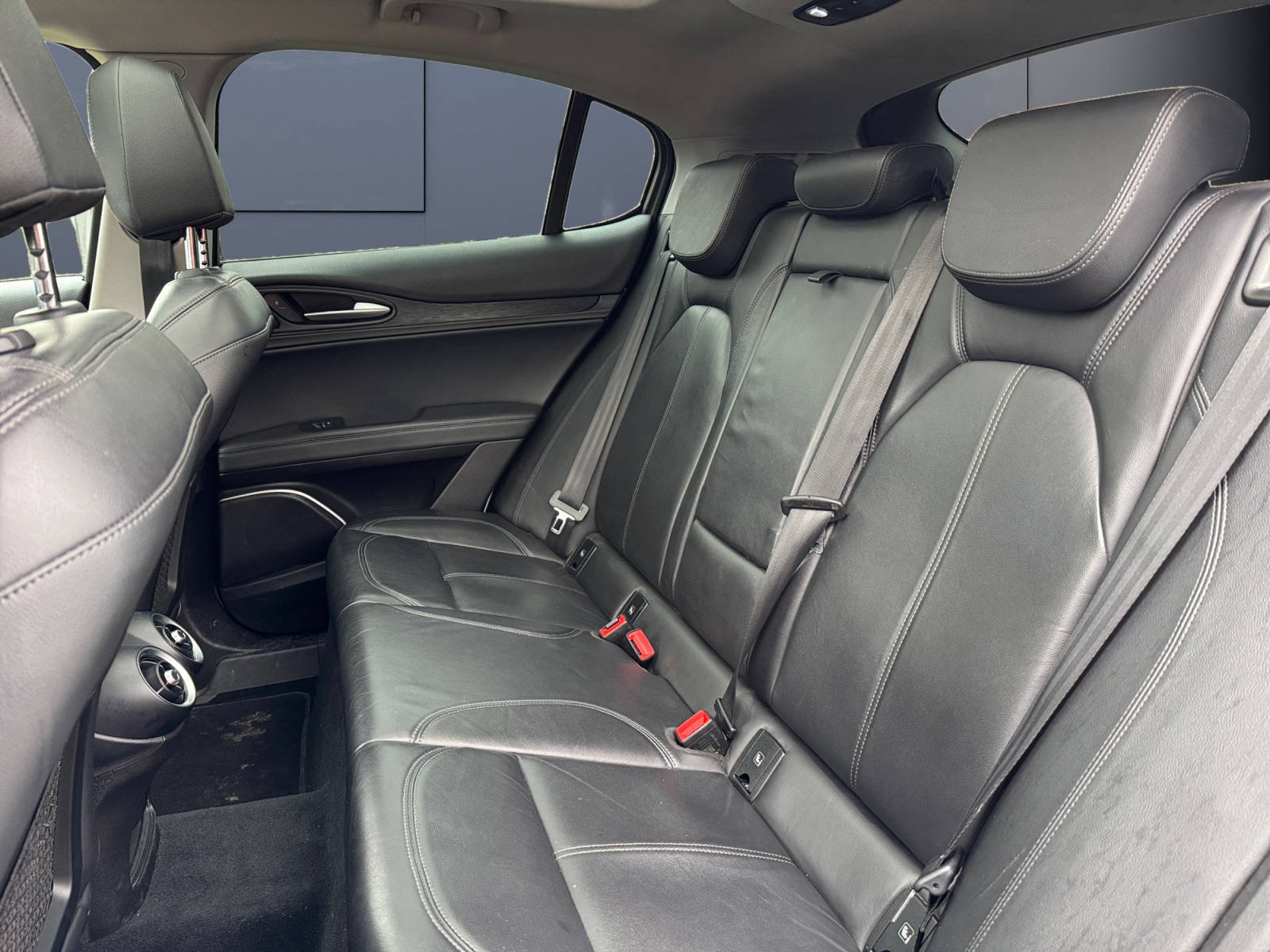 Alfa Romeo Stelvio 10