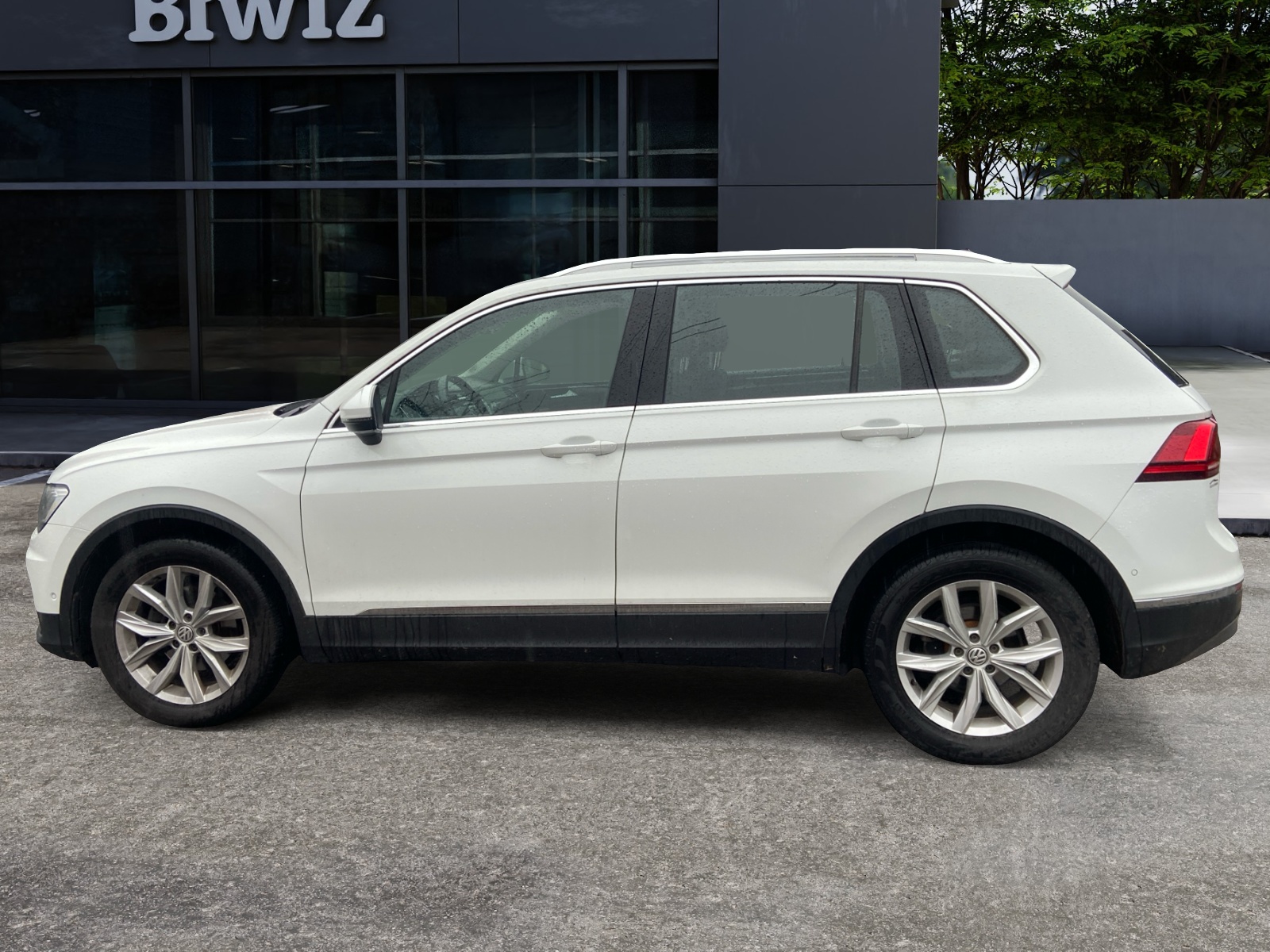 Volkswagen Tiguan 1