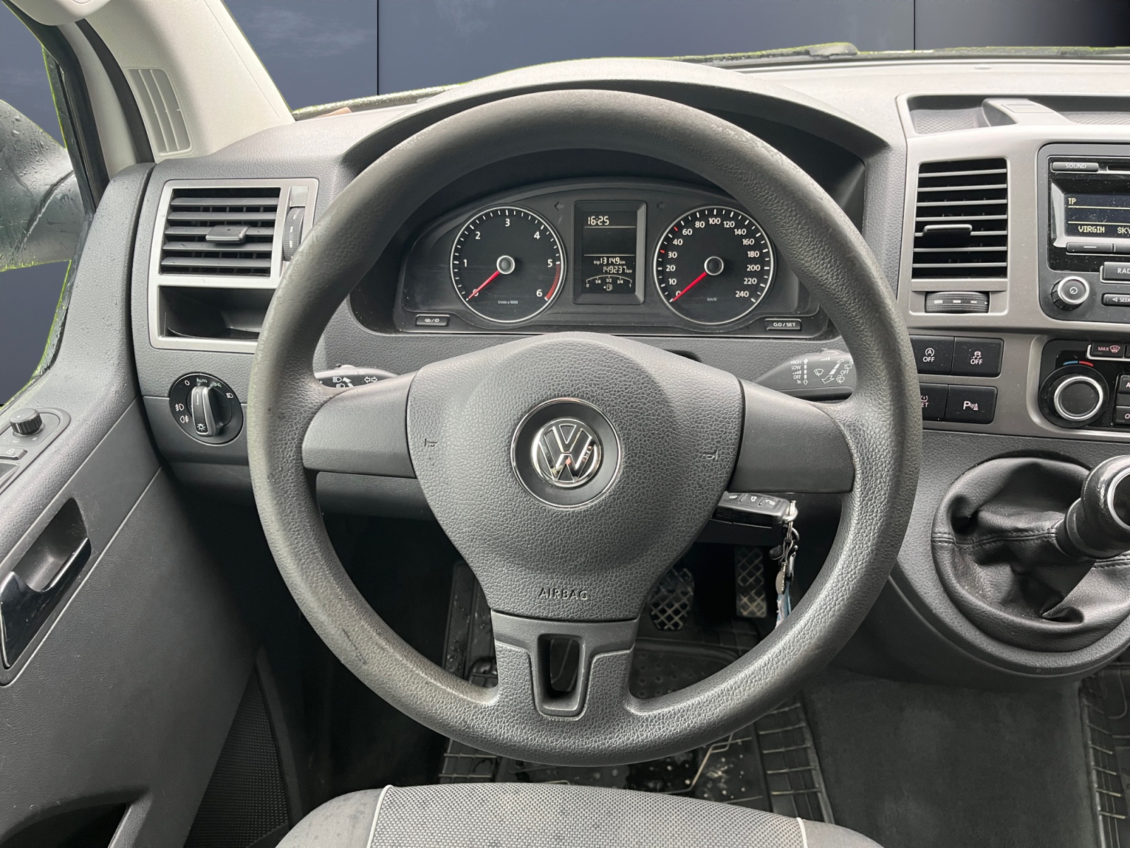 Volkswagen Multivan 15