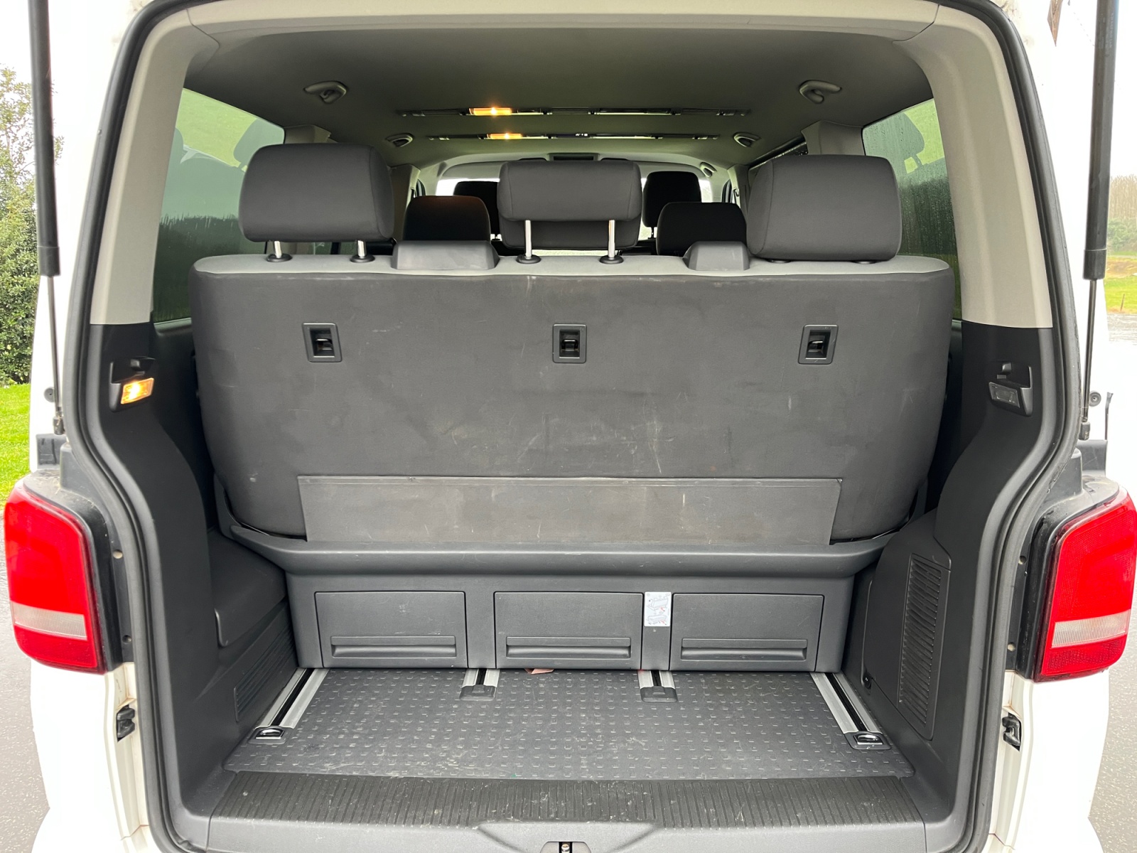 Volkswagen Multivan 21